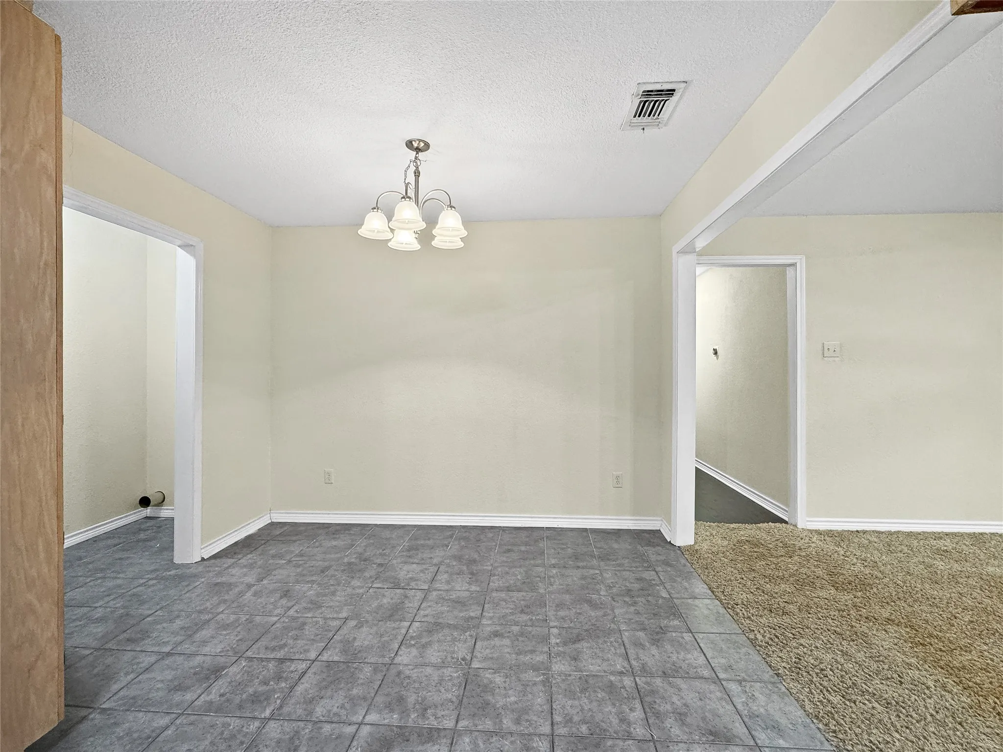 Single Family Residence For Sale in Hunt County , 507 Quail Run Street, Greenville, Texas 75402, 3 Bedroom, 2 Bathroom, 2 Garage spaces, 1,628 Sqft, built in 1980, mls#21388551, Real Estate Agent in Greenville, Homes For Sale in Hunt county, Homes For Sale in Greenville, Realtor in Greenville Texas, Real Estate Brokerage Independent Realty Texas, Luminita Cordes Realtor