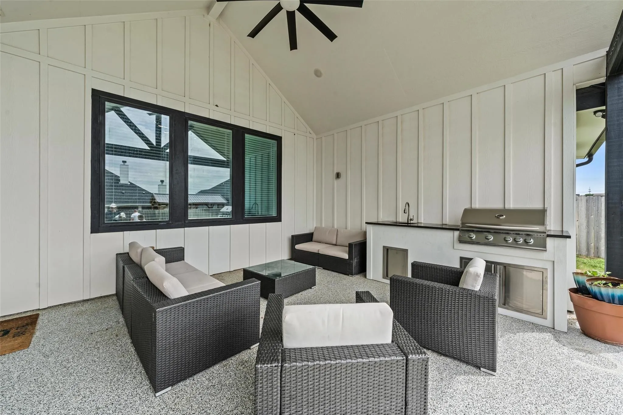 Single Family Residence For Rent in Mc Lennan County , 820 Forward Pass Drive, Hewitt, Texas 76643, 4 Bedroom, 3 Bathroom, 2 Garage spaces, 2,363 Sqft, built in 2022, mls#21388576, Real Estate Agent in Hewitt, Homes For Rent in Mc Lennan county, Homes For Rent in Hewitt, Realtor in Hewitt Texas, Real Estate Brokerage Independent Realty Texas, Luminita Cordes Realtor