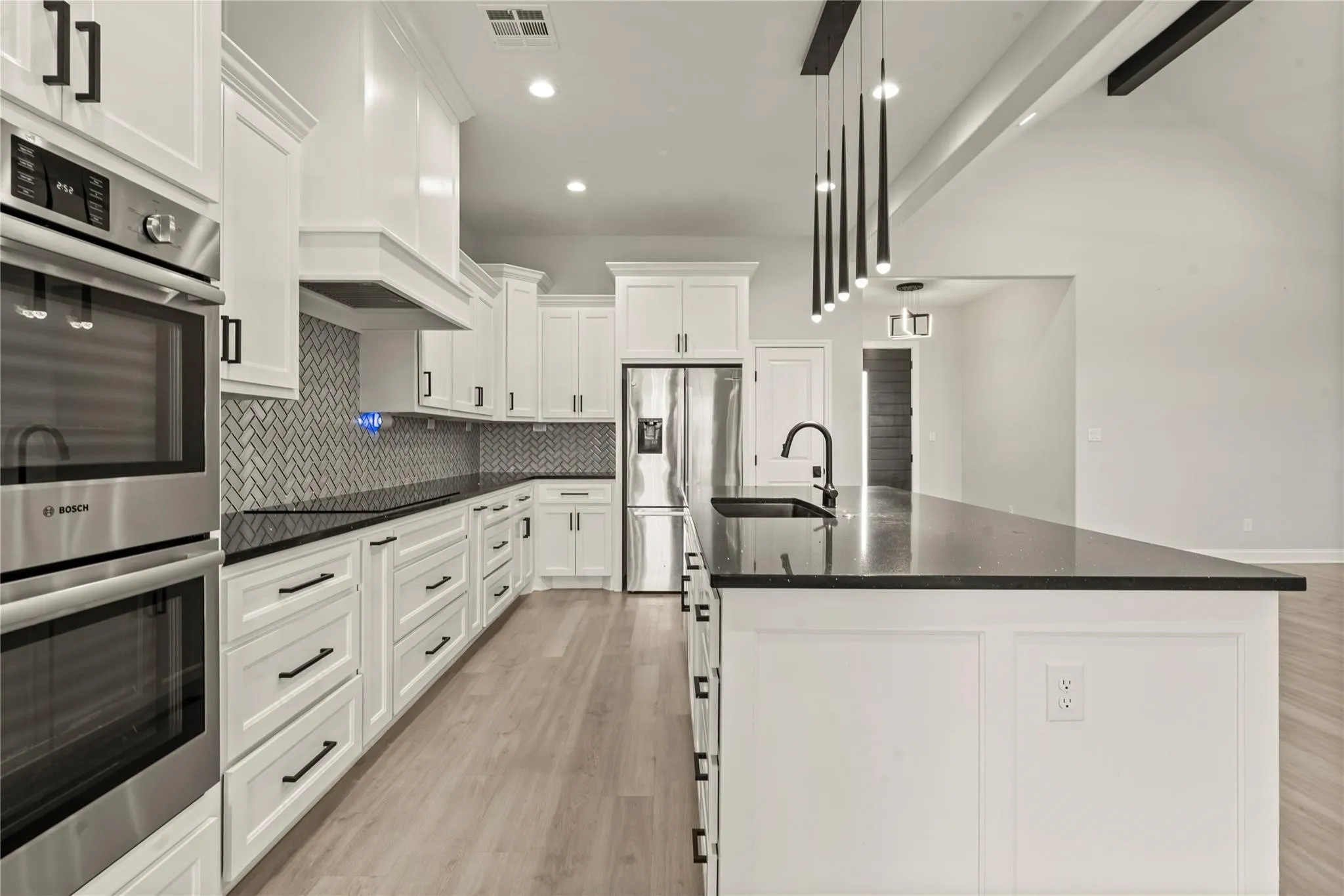 Single Family Residence For Rent in Mc Lennan County , 820 Forward Pass Drive, Hewitt, Texas 76643, 4 Bedroom, 3 Bathroom, 2 Garage spaces, 2,363 Sqft, built in 2022, mls#21388576, Real Estate Agent in Hewitt, Homes For Rent in Mc Lennan county, Homes For Rent in Hewitt, Realtor in Hewitt Texas, Real Estate Brokerage Independent Realty Texas, Luminita Cordes Realtor