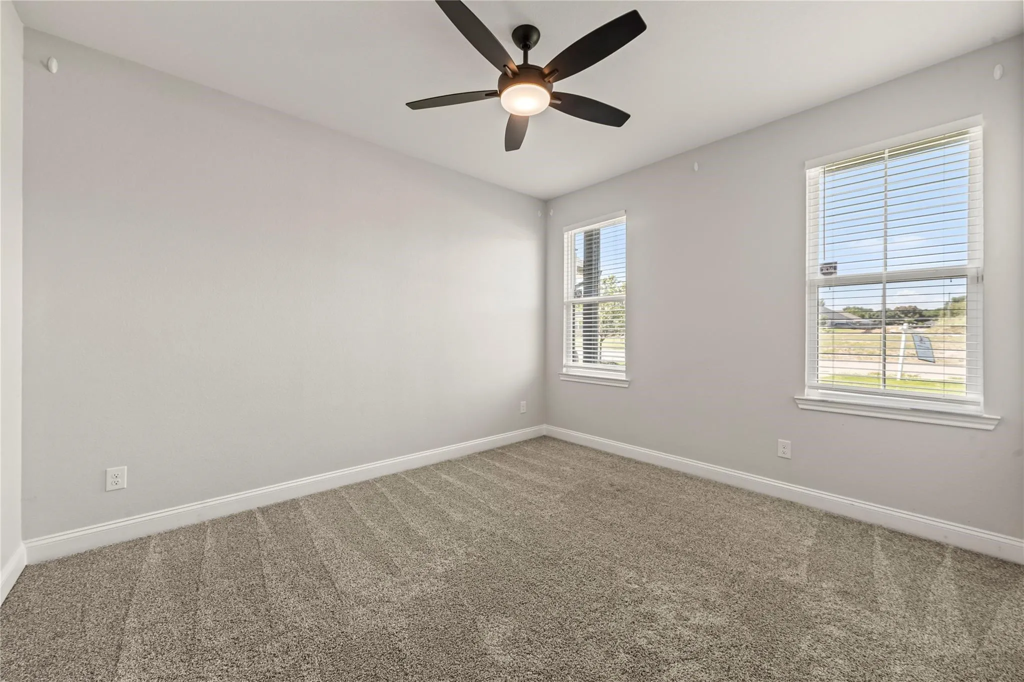 Single Family Residence For Rent in Mc Lennan County , 820 Forward Pass Drive, Hewitt, Texas 76643, 4 Bedroom, 3 Bathroom, 2 Garage spaces, 2,363 Sqft, built in 2022, mls#21388576, Real Estate Agent in Hewitt, Homes For Rent in Mc Lennan county, Homes For Rent in Hewitt, Realtor in Hewitt Texas, Real Estate Brokerage Independent Realty Texas, Luminita Cordes Realtor
