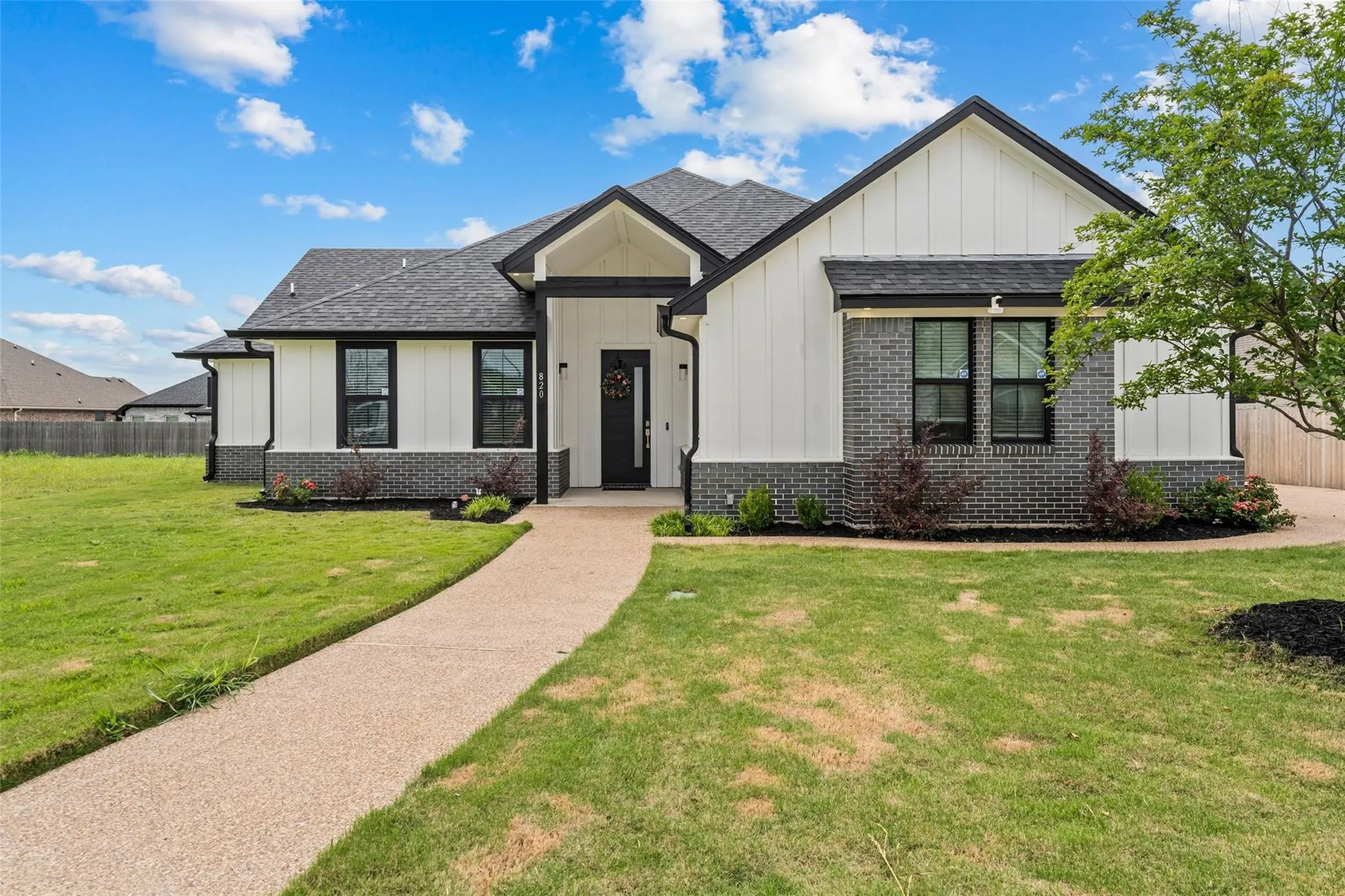 Single Family Residence For Rent in Mc Lennan County , 820 Forward Pass Drive, Hewitt, Texas 76643, 4 Bedroom, 3 Bathroom, 2 Garage spaces, 2,363 Sqft, built in 2022, mls#21388576, Real Estate Agent in Hewitt, Homes For Rent in Mc Lennan county, Homes For Rent in Hewitt, Realtor in Hewitt Texas, Real Estate Brokerage Independent Realty Texas, Luminita Cordes Realtor