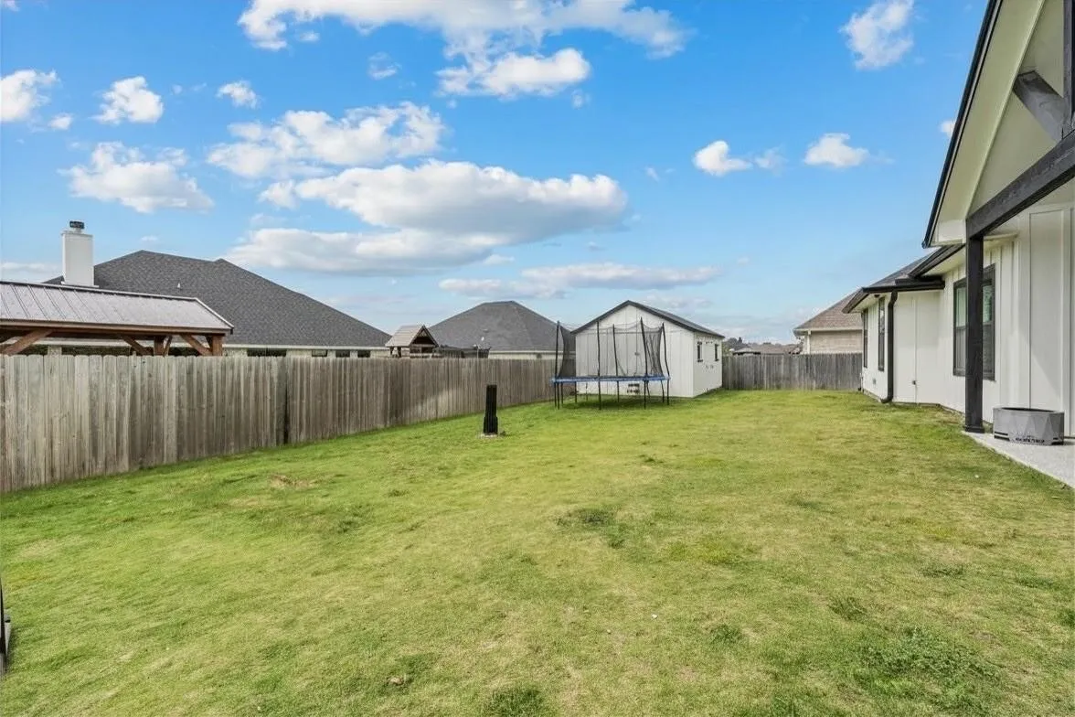 Single Family Residence For Rent in Mc Lennan County , 820 Forward Pass Drive, Hewitt, Texas 76643, 4 Bedroom, 3 Bathroom, 2 Garage spaces, 2,363 Sqft, built in 2022, mls#21388576, Real Estate Agent in Hewitt, Homes For Rent in Mc Lennan county, Homes For Rent in Hewitt, Realtor in Hewitt Texas, Real Estate Brokerage Independent Realty Texas, Luminita Cordes Realtor
