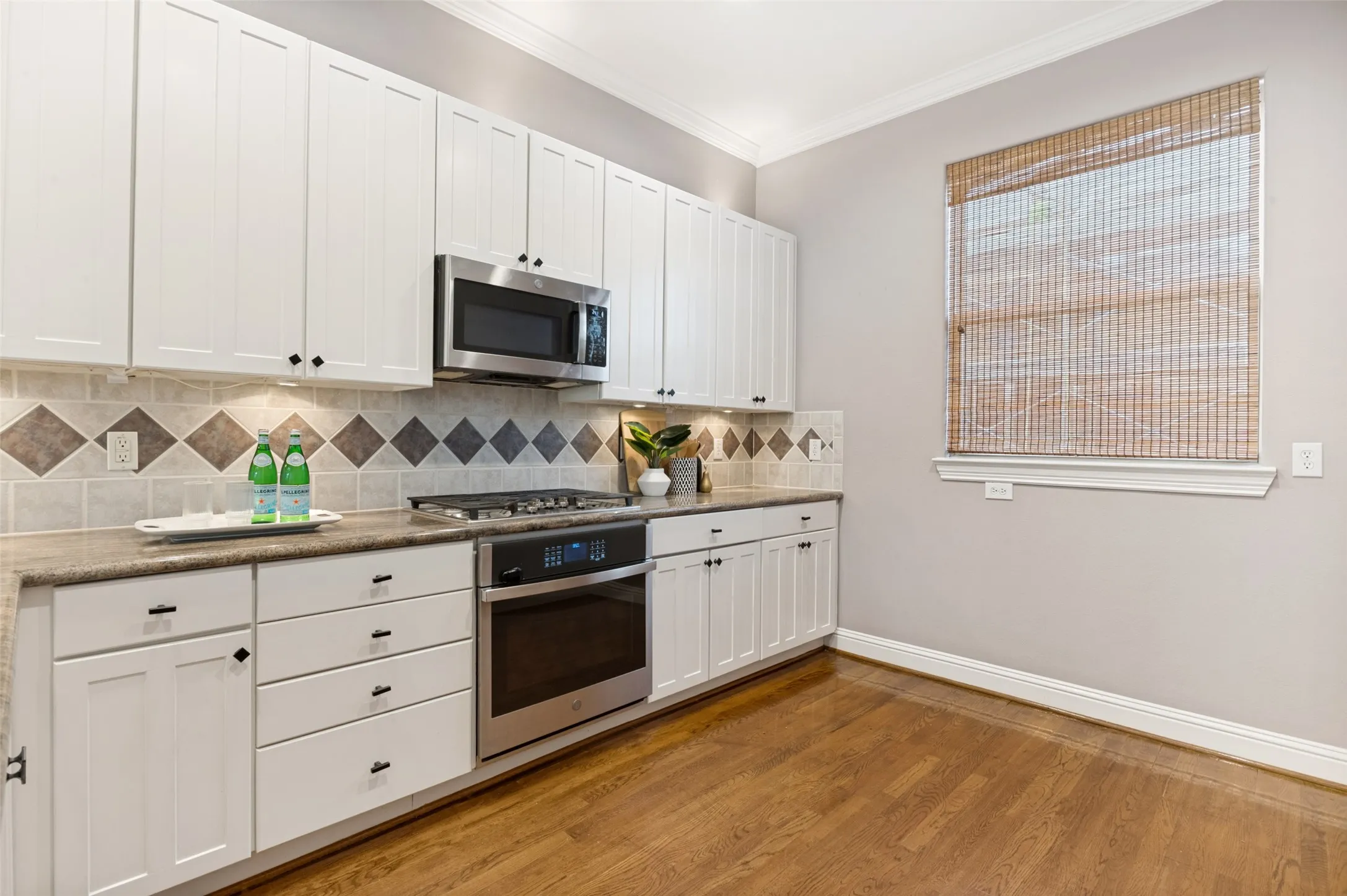 Townhouse For Sale in Dallas County , 3513 Bryan Street, Dallas, Texas 75204, 3 Bedroom, 3 Bathroom, 2 Garage spaces, 2,036 Sqft, built in 1998, mls#21386905, Real Estate Agent in Dallas, Homes For Sale in Dallas county, Homes For Sale in Dallas, Realtor in Dallas Texas, Real Estate Brokerage Independent Realty Texas, Luminita Cordes Realtor