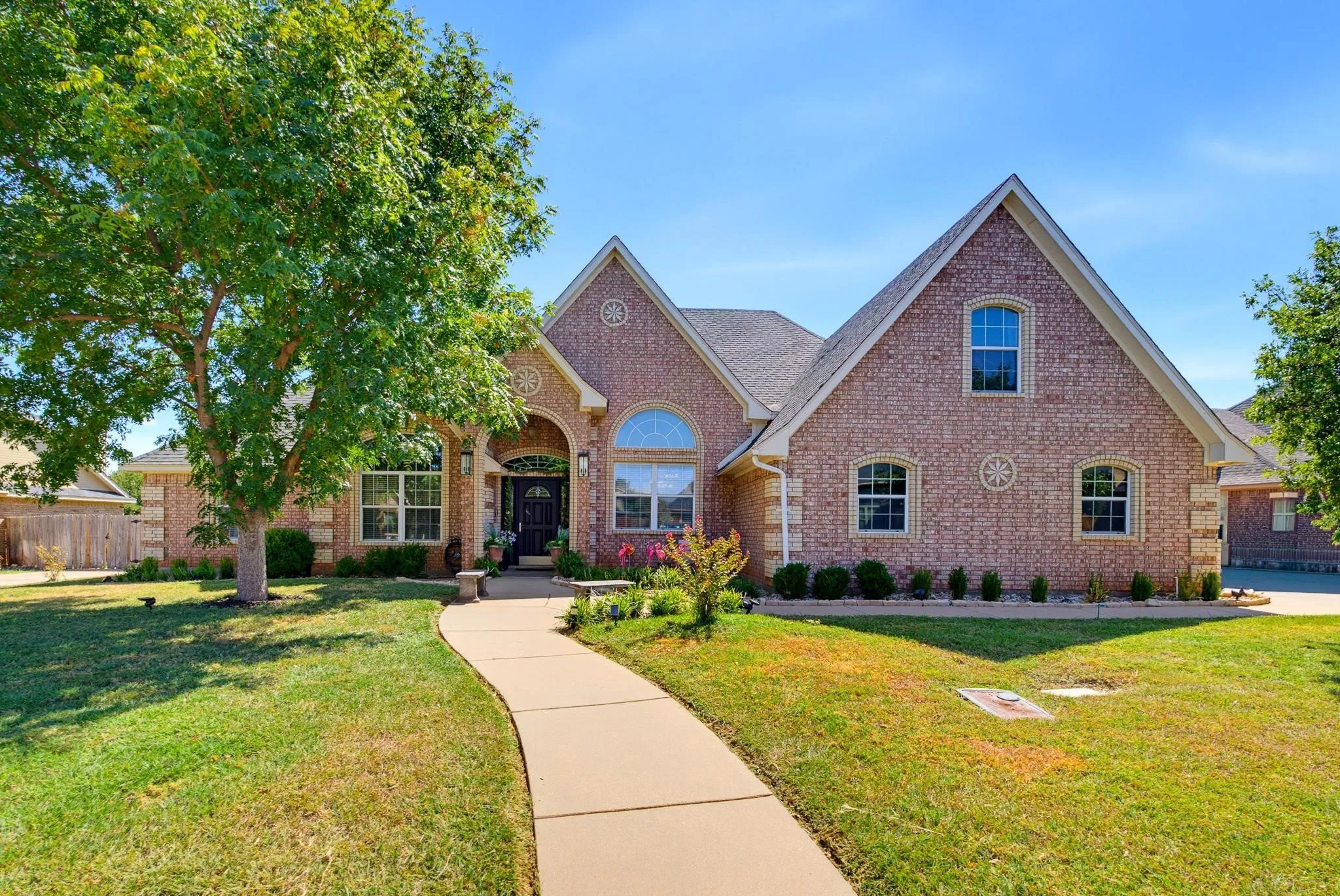 Single Family Residence For Sale in Taylor County , 4517 Vista Grande, Abilene, Texas 79606, 3 Bedroom, 3 Bathroom, 1 Garage spaces, 2,542 Sqft, built in 2006, mls#21388243, Real Estate Agent in Abilene, Homes For Sale in Taylor county, Homes For Sale in Abilene, Realtor in Abilene Texas, Real Estate Brokerage Independent Realty Texas, Luminita Cordes Realtor