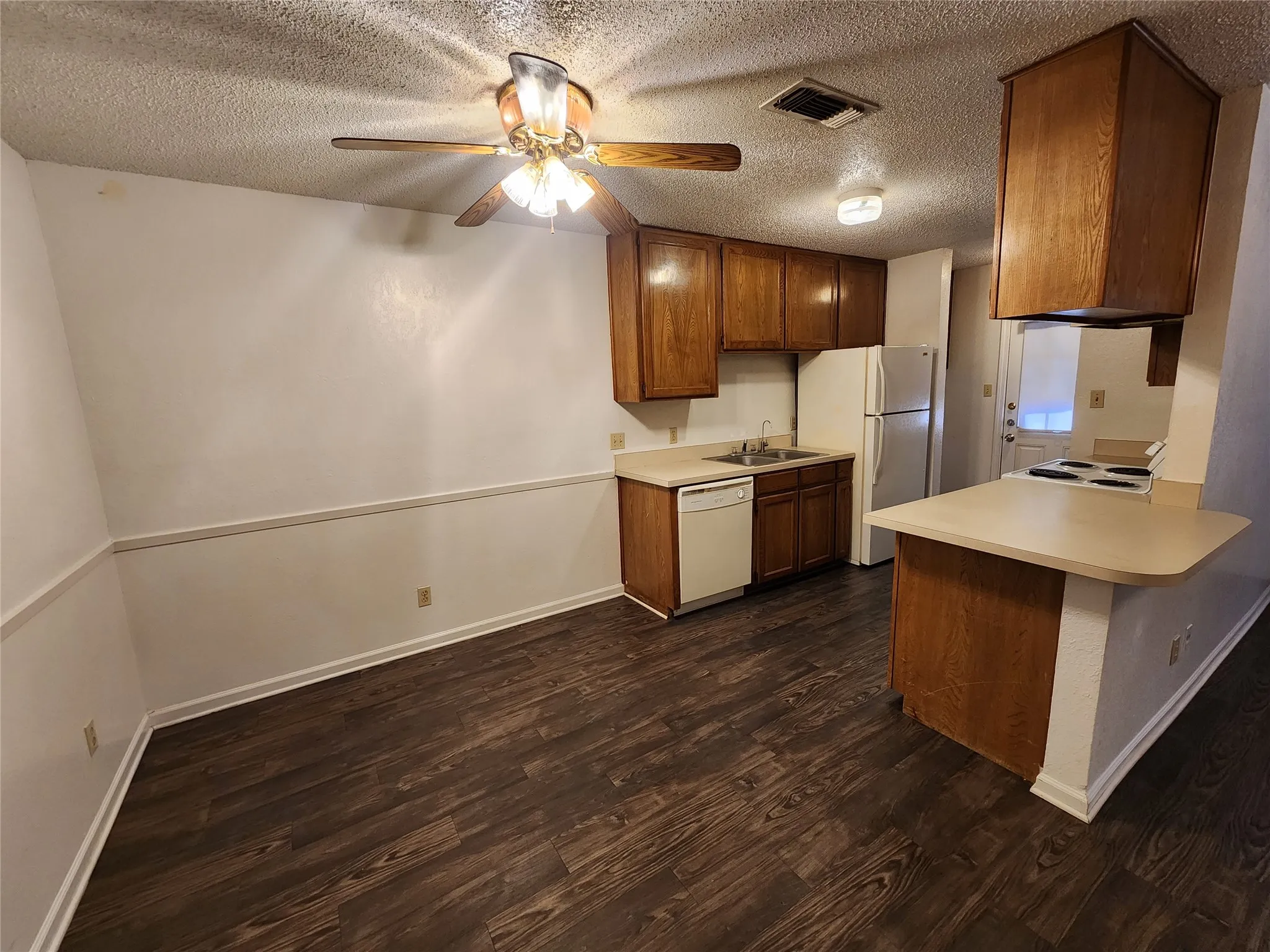 Quadruplex For Rent in Tarrant County , 617 Race Street 4, Crowley, Texas 76036, 2 Bedroom, 2 Bathroom, Garage spaces, 950 Sqft, built in 1989, mls#21388586, Real Estate Agent in Crowley, Homes For Rent in Tarrant county, Homes For Rent in Crowley, Realtor in Crowley Texas, Real Estate Brokerage Independent Realty Texas, Luminita Cordes Realtor