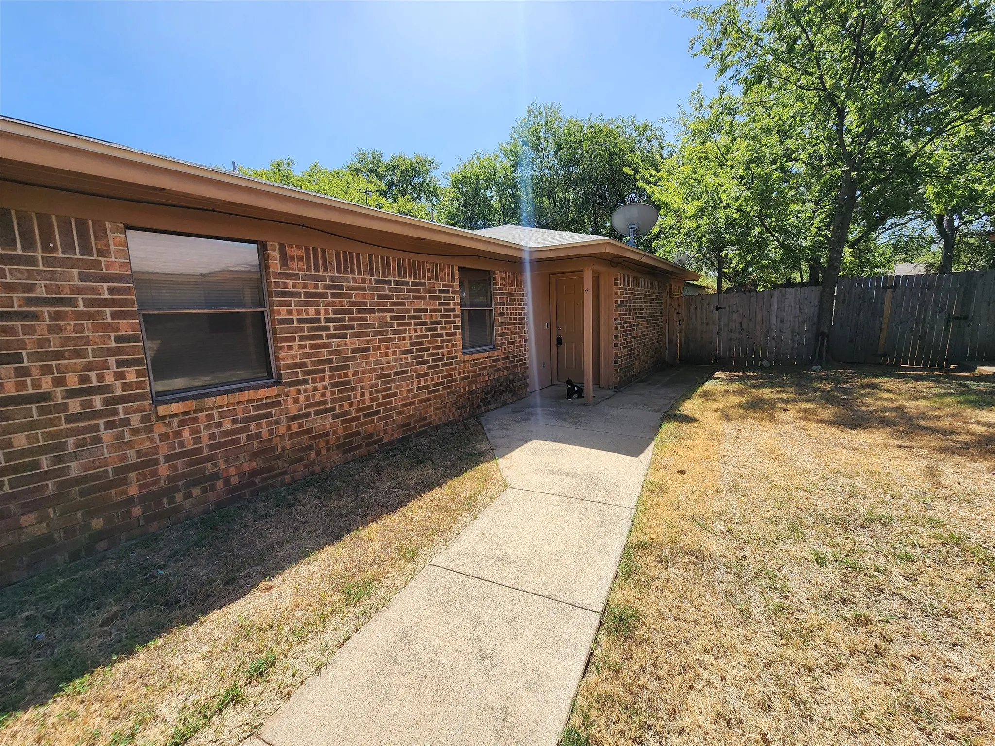 Quadruplex For Rent in Tarrant County , 617 Race Street 4, Crowley, Texas 76036, 2 Bedroom, 2 Bathroom, Garage spaces, 950 Sqft, built in 1989, mls#21388586, Real Estate Agent in Crowley, Homes For Rent in Tarrant county, Homes For Rent in Crowley, Realtor in Crowley Texas, Real Estate Brokerage Independent Realty Texas, Luminita Cordes Realtor