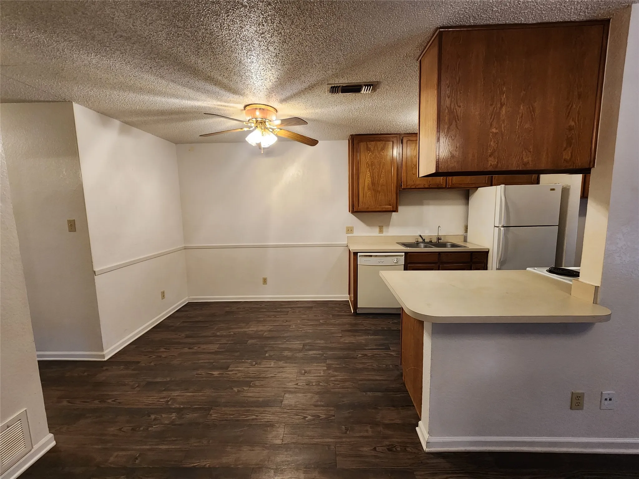 Quadruplex For Rent in Tarrant County , 617 Race Street 4, Crowley, Texas 76036, 2 Bedroom, 2 Bathroom, Garage spaces, 950 Sqft, built in 1989, mls#21388586, Real Estate Agent in Crowley, Homes For Rent in Tarrant county, Homes For Rent in Crowley, Realtor in Crowley Texas, Real Estate Brokerage Independent Realty Texas, Luminita Cordes Realtor