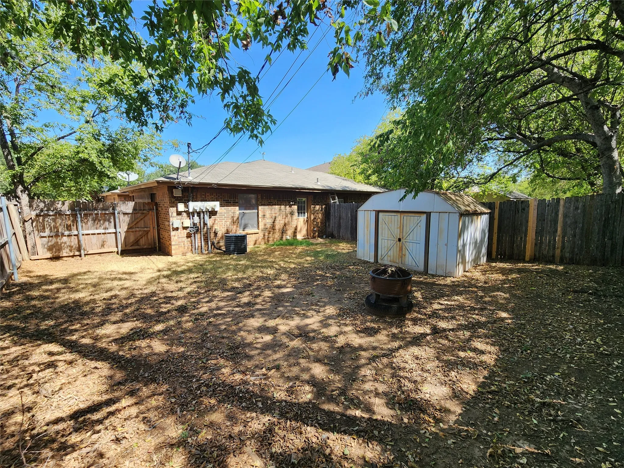 Quadruplex For Rent in Tarrant County , 617 Race Street 4, Crowley, Texas 76036, 2 Bedroom, 2 Bathroom, Garage spaces, 950 Sqft, built in 1989, mls#21388586, Real Estate Agent in Crowley, Homes For Rent in Tarrant county, Homes For Rent in Crowley, Realtor in Crowley Texas, Real Estate Brokerage Independent Realty Texas, Luminita Cordes Realtor