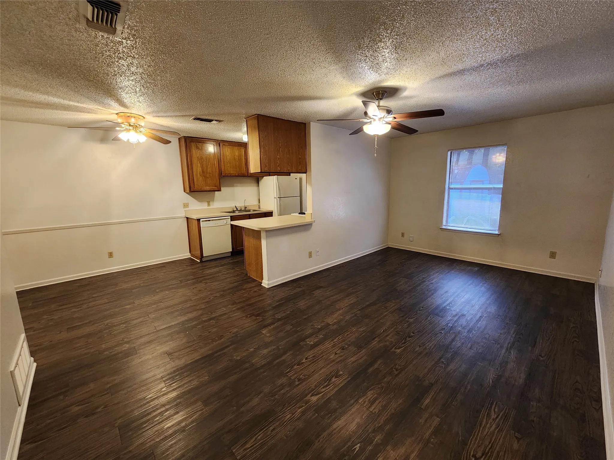 Quadruplex For Rent in Tarrant County , 617 Race Street 4, Crowley, Texas 76036, 2 Bedroom, 2 Bathroom, Garage spaces, 950 Sqft, built in 1989, mls#21388586, Real Estate Agent in Crowley, Homes For Rent in Tarrant county, Homes For Rent in Crowley, Realtor in Crowley Texas, Real Estate Brokerage Independent Realty Texas, Luminita Cordes Realtor