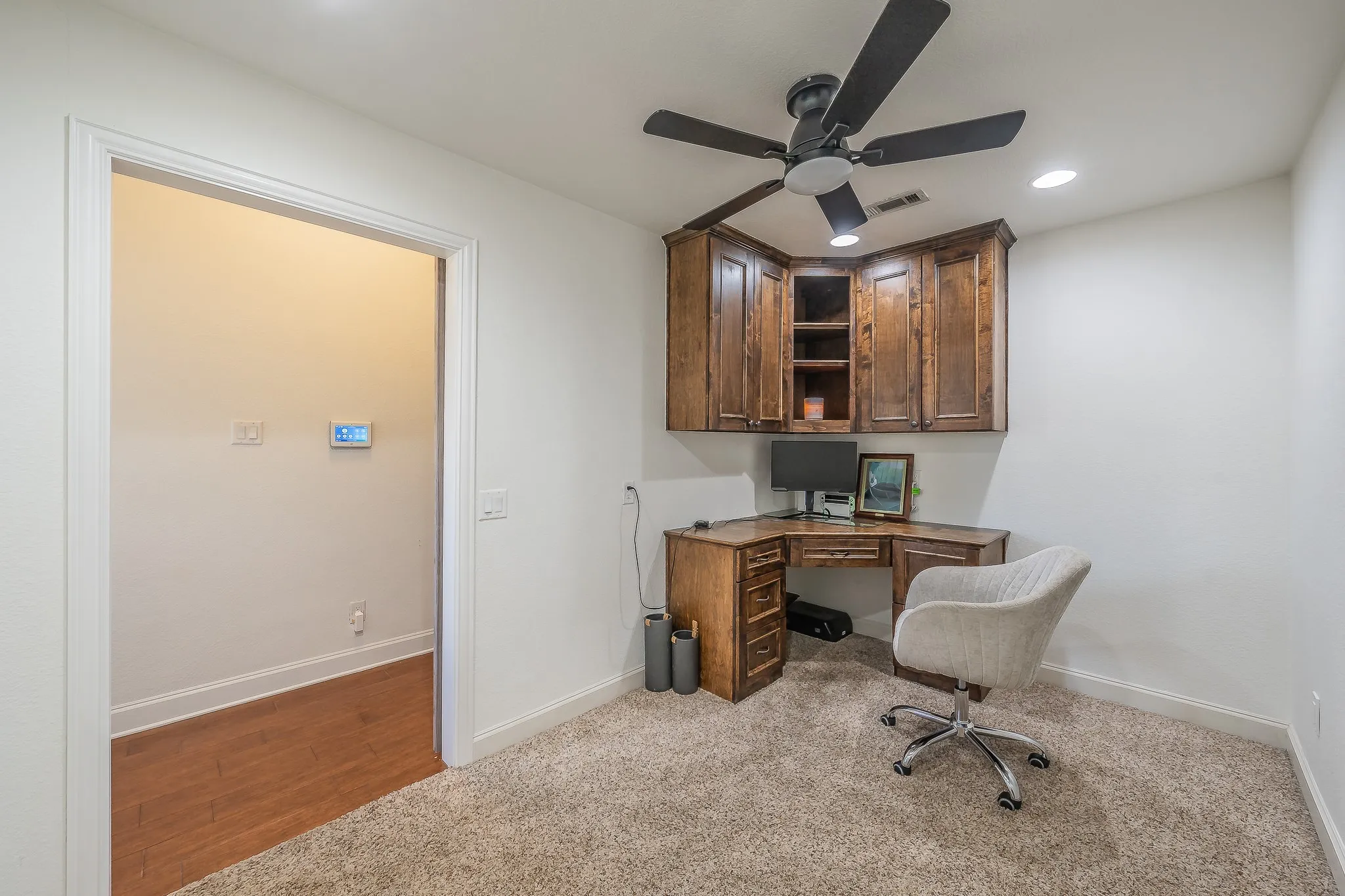 Single Family Residence For Sale in Tarrant County , 7536 Oak Park Drive, North Richland Hills, Texas 76182, 3 Bedroom, 2 Bathroom, 1 Garage spaces, 1,567 Sqft, built in 1980, mls#21386280, Real Estate Agent in North Richland Hills, Homes For Sale in Tarrant county, Homes For Sale in North Richland Hills, Realtor in North Richland Hills Texas, Real Estate Brokerage Independent Realty Texas, Luminita Cordes Realtor