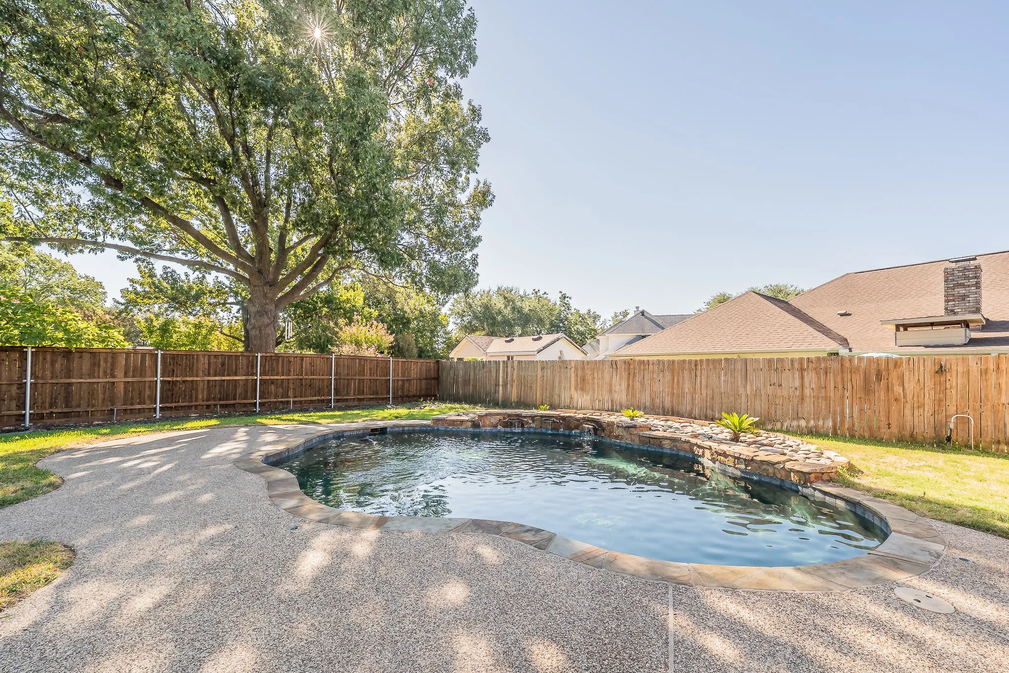 Single Family Residence For Sale in Tarrant County , 7536 Oak Park Drive, North Richland Hills, Texas 76182, 3 Bedroom, 2 Bathroom, 1 Garage spaces, 1,567 Sqft, built in 1980, mls#21386280, Real Estate Agent in North Richland Hills, Homes For Sale in Tarrant county, Homes For Sale in North Richland Hills, Realtor in North Richland Hills Texas, Real Estate Brokerage Independent Realty Texas, Luminita Cordes Realtor