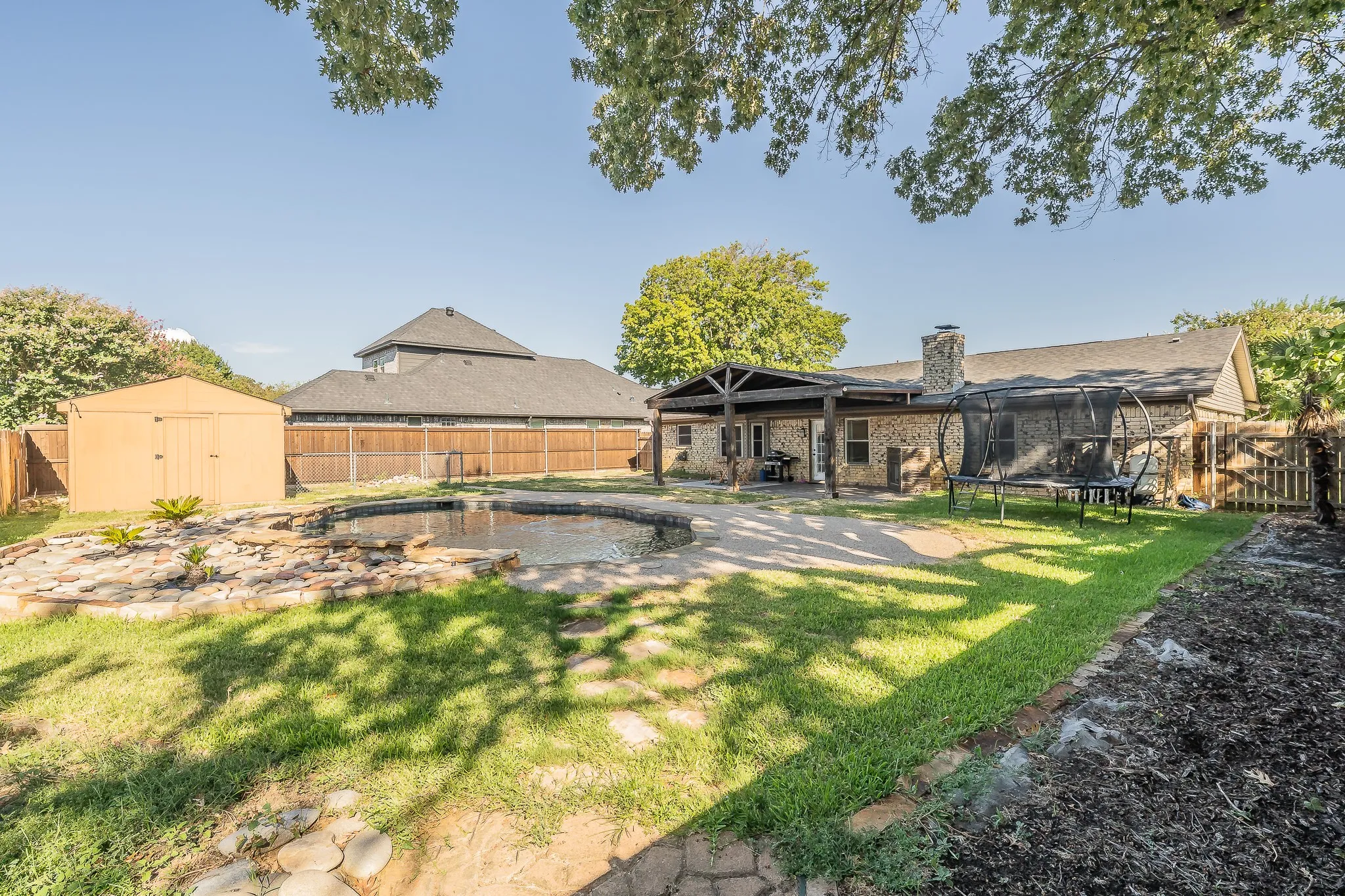 Single Family Residence For Sale in Tarrant County , 7536 Oak Park Drive, North Richland Hills, Texas 76182, 3 Bedroom, 2 Bathroom, 1 Garage spaces, 1,567 Sqft, built in 1980, mls#21386280, Real Estate Agent in North Richland Hills, Homes For Sale in Tarrant county, Homes For Sale in North Richland Hills, Realtor in North Richland Hills Texas, Real Estate Brokerage Independent Realty Texas, Luminita Cordes Realtor