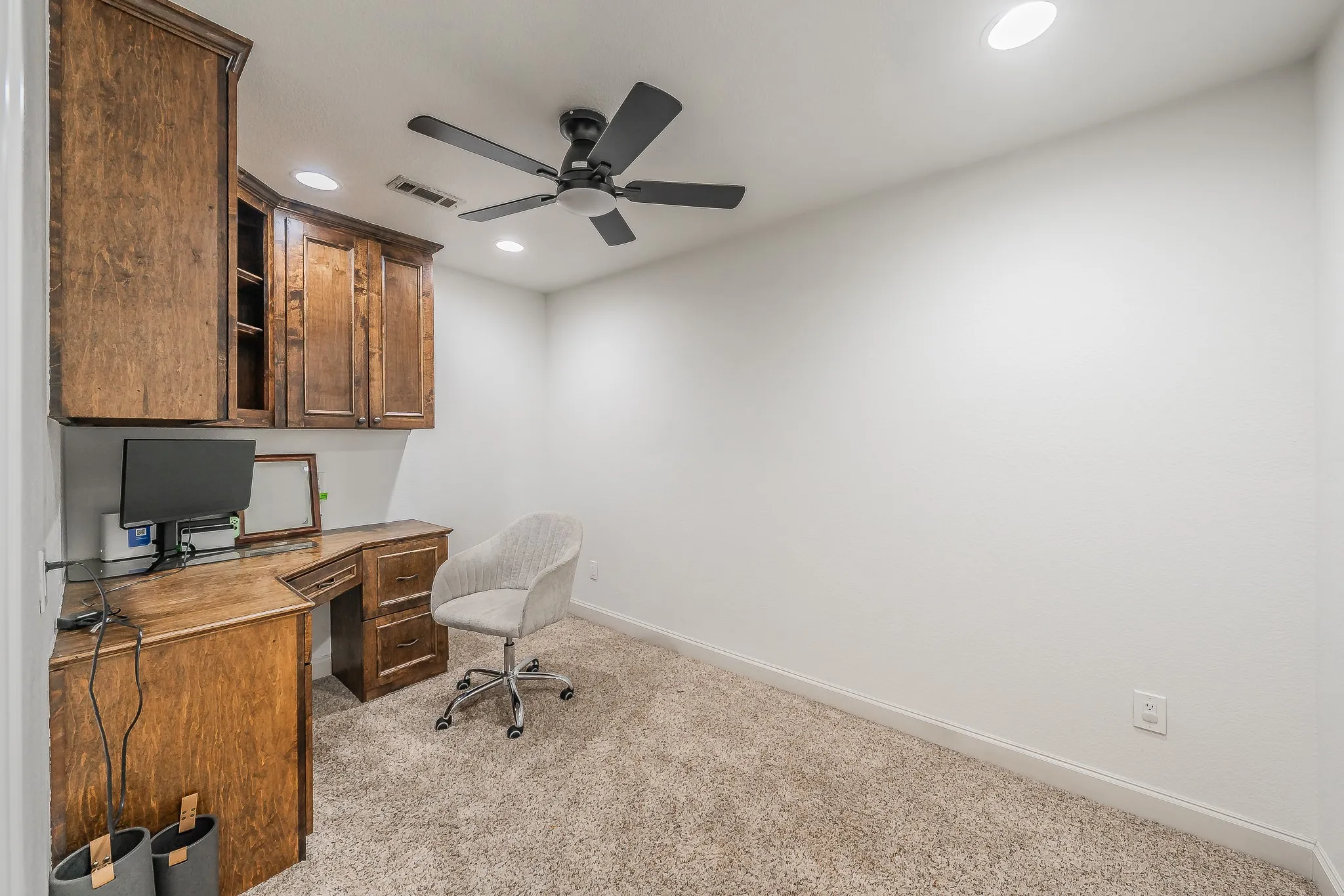 Single Family Residence For Sale in Tarrant County , 7536 Oak Park Drive, North Richland Hills, Texas 76182, 3 Bedroom, 2 Bathroom, 1 Garage spaces, 1,567 Sqft, built in 1980, mls#21386280, Real Estate Agent in North Richland Hills, Homes For Sale in Tarrant county, Homes For Sale in North Richland Hills, Realtor in North Richland Hills Texas, Real Estate Brokerage Independent Realty Texas, Luminita Cordes Realtor