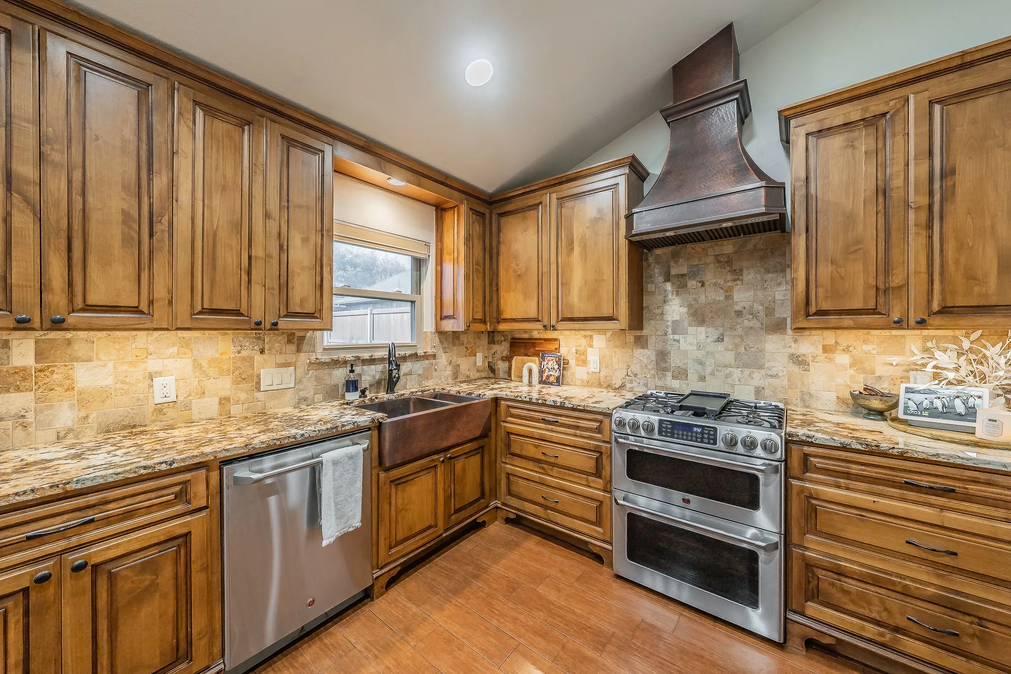 Single Family Residence For Sale in Tarrant County , 7536 Oak Park Drive, North Richland Hills, Texas 76182, 3 Bedroom, 2 Bathroom, 1 Garage spaces, 1,567 Sqft, built in 1980, mls#21386280, Real Estate Agent in North Richland Hills, Homes For Sale in Tarrant county, Homes For Sale in North Richland Hills, Realtor in North Richland Hills Texas, Real Estate Brokerage Independent Realty Texas, Luminita Cordes Realtor