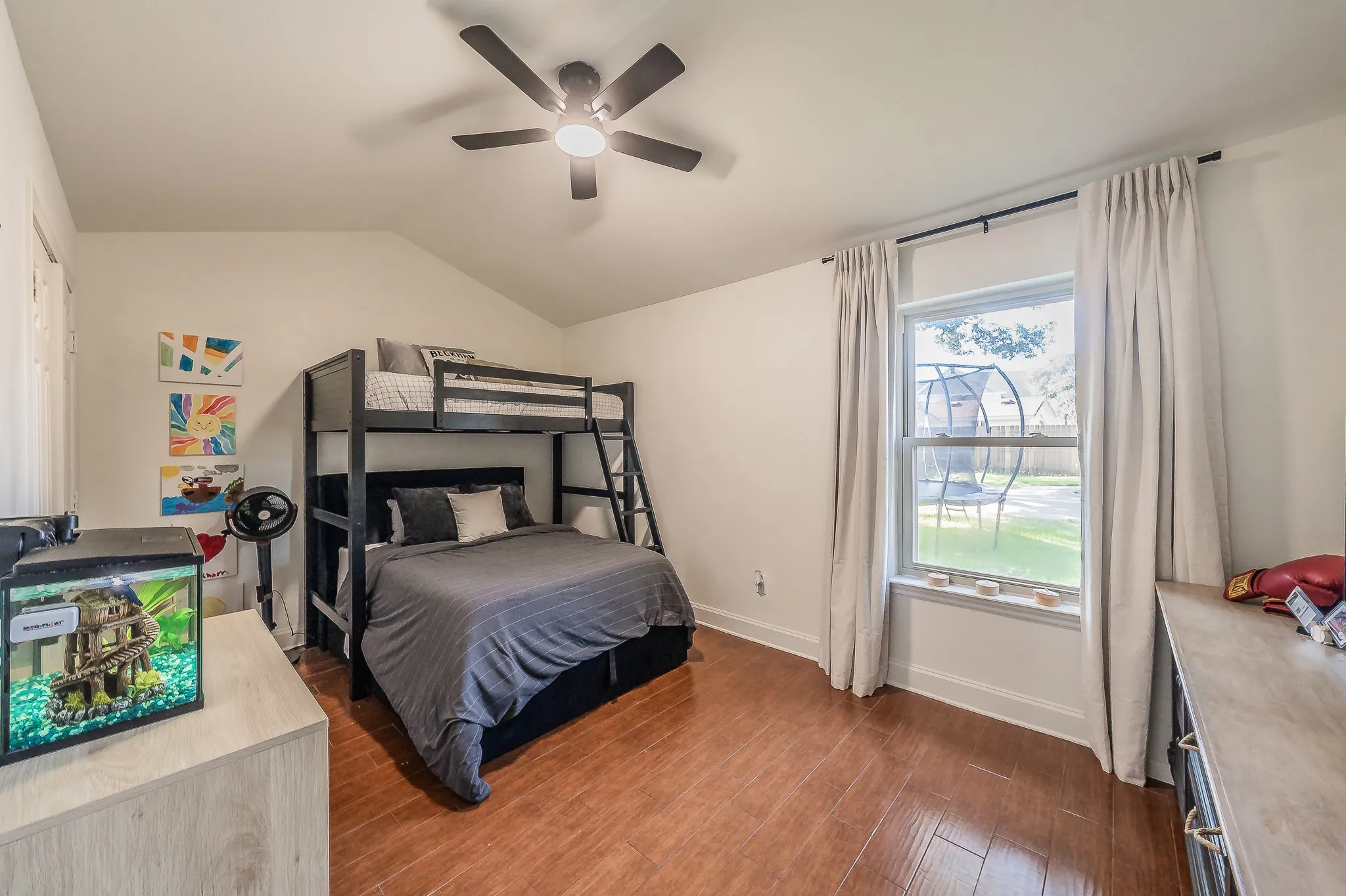 Single Family Residence For Sale in Tarrant County , 7536 Oak Park Drive, North Richland Hills, Texas 76182, 3 Bedroom, 2 Bathroom, 1 Garage spaces, 1,567 Sqft, built in 1980, mls#21386280, Real Estate Agent in North Richland Hills, Homes For Sale in Tarrant county, Homes For Sale in North Richland Hills, Realtor in North Richland Hills Texas, Real Estate Brokerage Independent Realty Texas, Luminita Cordes Realtor