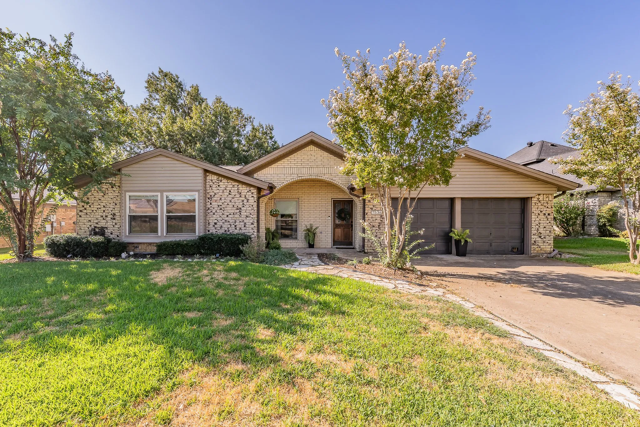 Single Family Residence For Sale in Tarrant County , 7536 Oak Park Drive, North Richland Hills, Texas 76182, 3 Bedroom, 2 Bathroom, 1 Garage spaces, 1,567 Sqft, built in 1980, mls#21386280, Real Estate Agent in North Richland Hills, Homes For Sale in Tarrant county, Homes For Sale in North Richland Hills, Realtor in North Richland Hills Texas, Real Estate Brokerage Independent Realty Texas, Luminita Cordes Realtor