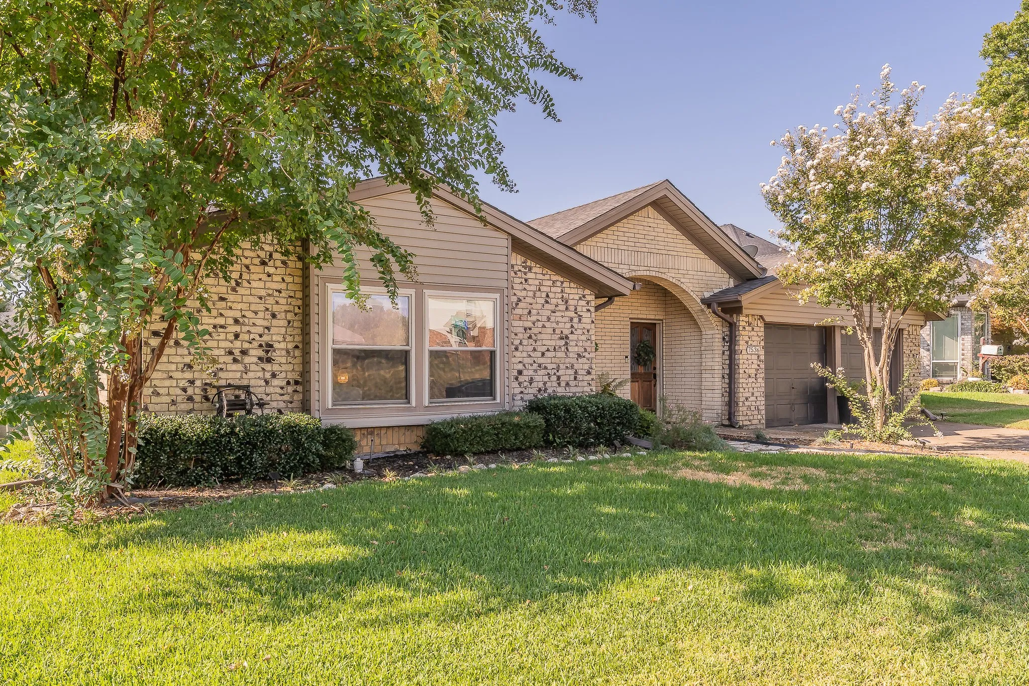 Single Family Residence For Sale in Tarrant County , 7536 Oak Park Drive, North Richland Hills, Texas 76182, 3 Bedroom, 2 Bathroom, 1 Garage spaces, 1,567 Sqft, built in 1980, mls#21386280, Real Estate Agent in North Richland Hills, Homes For Sale in Tarrant county, Homes For Sale in North Richland Hills, Realtor in North Richland Hills Texas, Real Estate Brokerage Independent Realty Texas, Luminita Cordes Realtor