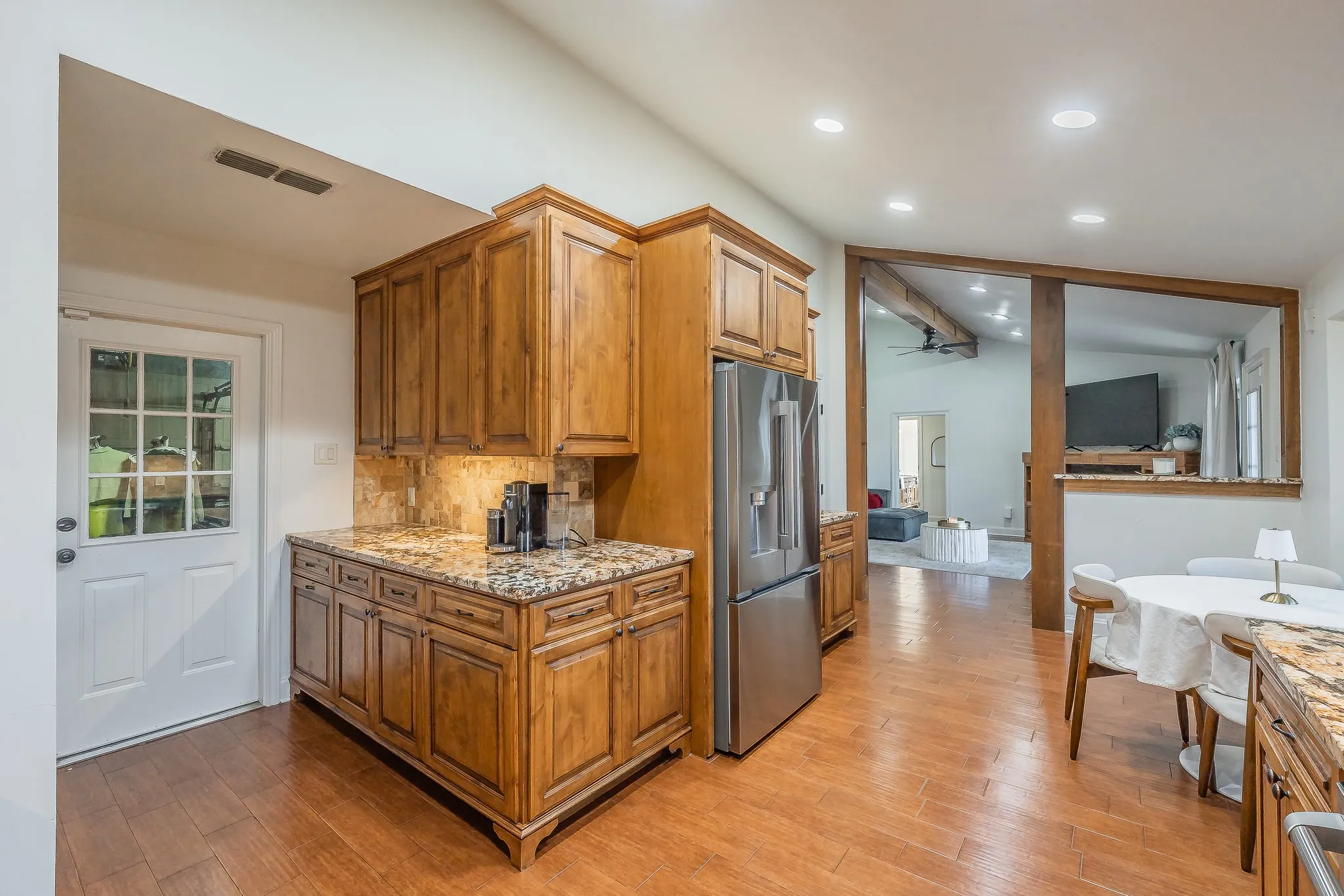 Single Family Residence For Sale in Tarrant County , 7536 Oak Park Drive, North Richland Hills, Texas 76182, 3 Bedroom, 2 Bathroom, 1 Garage spaces, 1,567 Sqft, built in 1980, mls#21386280, Real Estate Agent in North Richland Hills, Homes For Sale in Tarrant county, Homes For Sale in North Richland Hills, Realtor in North Richland Hills Texas, Real Estate Brokerage Independent Realty Texas, Luminita Cordes Realtor