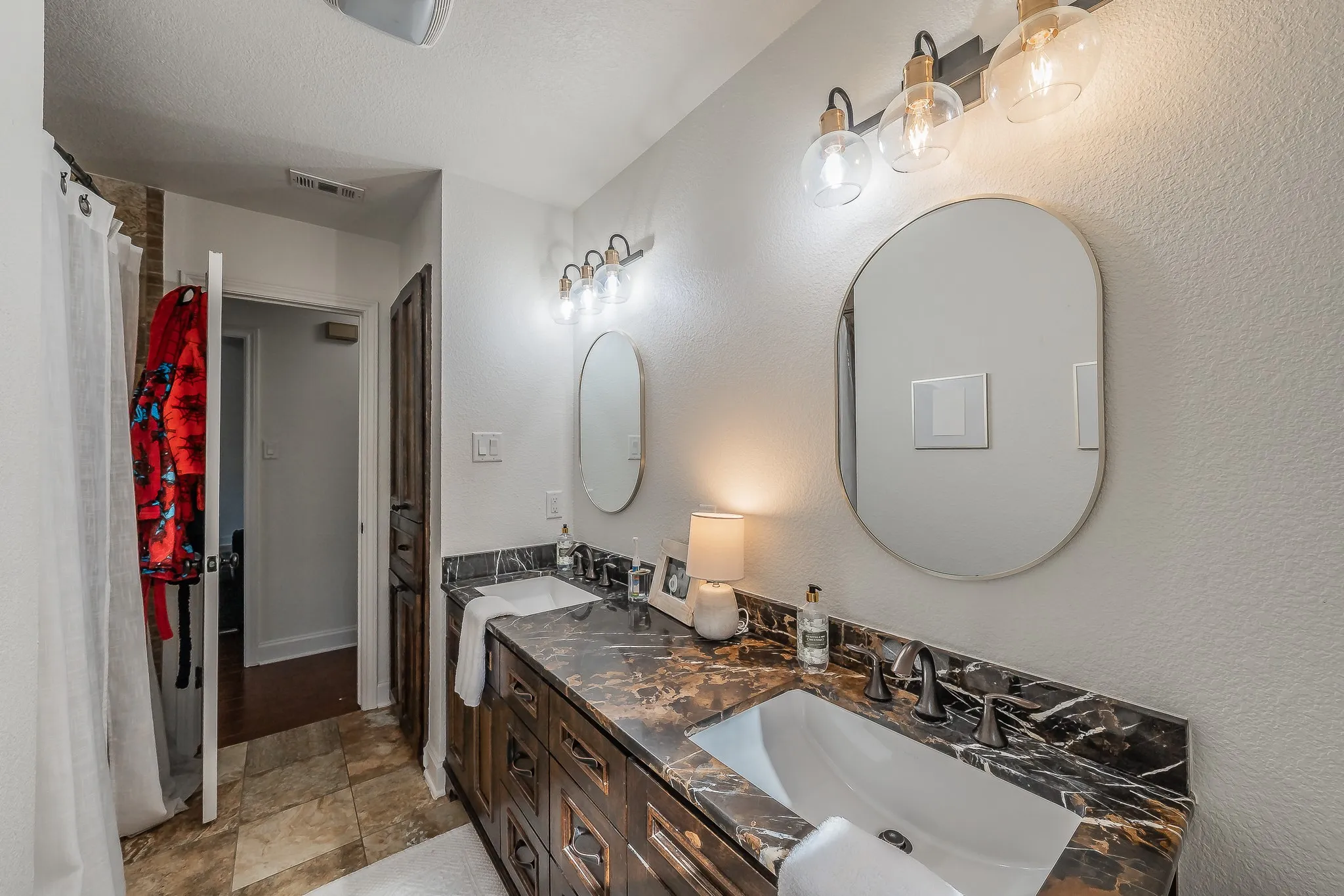 Single Family Residence For Sale in Tarrant County , 7536 Oak Park Drive, North Richland Hills, Texas 76182, 3 Bedroom, 2 Bathroom, 1 Garage spaces, 1,567 Sqft, built in 1980, mls#21386280, Real Estate Agent in North Richland Hills, Homes For Sale in Tarrant county, Homes For Sale in North Richland Hills, Realtor in North Richland Hills Texas, Real Estate Brokerage Independent Realty Texas, Luminita Cordes Realtor