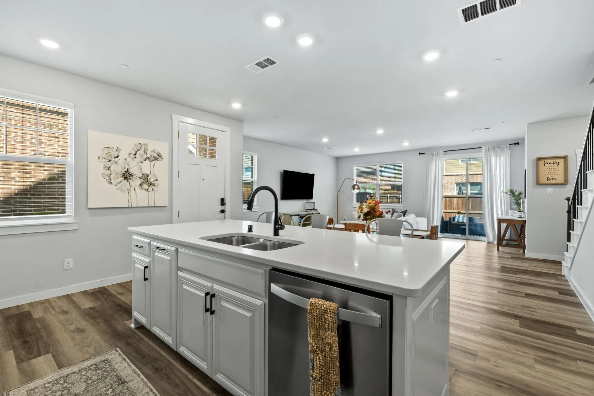 Single Family Residence For Sale in Collin County , 611 Emily Lane, Wylie, Texas 75098, 3 Bedroom, 3 Bathroom, 2 Garage spaces, 1,886 Sqft, built in 2021, mls#21388601, Real Estate Agent in Wylie, Homes For Sale in Collin county, Homes For Sale in Wylie, Realtor in Wylie Texas, Real Estate Brokerage Independent Realty Texas, Luminita Cordes Realtor