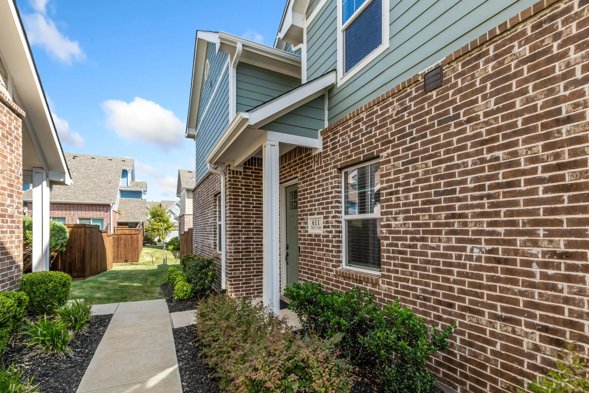 Single Family Residence For Sale in Collin County , 611 Emily Lane, Wylie, Texas 75098, 3 Bedroom, 3 Bathroom, 2 Garage spaces, 1,886 Sqft, built in 2021, mls#21388601, Real Estate Agent in Wylie, Homes For Sale in Collin county, Homes For Sale in Wylie, Realtor in Wylie Texas, Real Estate Brokerage Independent Realty Texas, Luminita Cordes Realtor