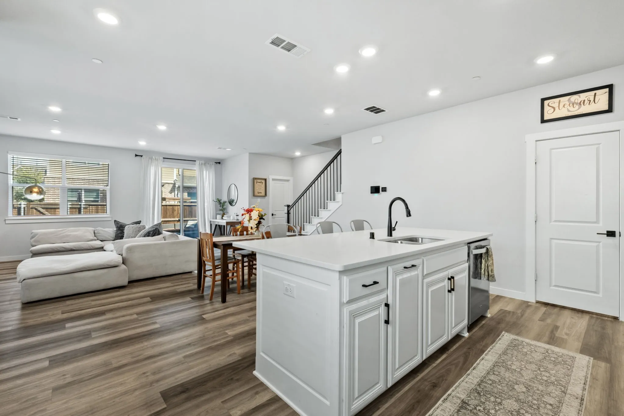 Single Family Residence For Sale in Collin County , 611 Emily Lane, Wylie, Texas 75098, 3 Bedroom, 3 Bathroom, 2 Garage spaces, 1,886 Sqft, built in 2021, mls#21388601, Real Estate Agent in Wylie, Homes For Sale in Collin county, Homes For Sale in Wylie, Realtor in Wylie Texas, Real Estate Brokerage Independent Realty Texas, Luminita Cordes Realtor