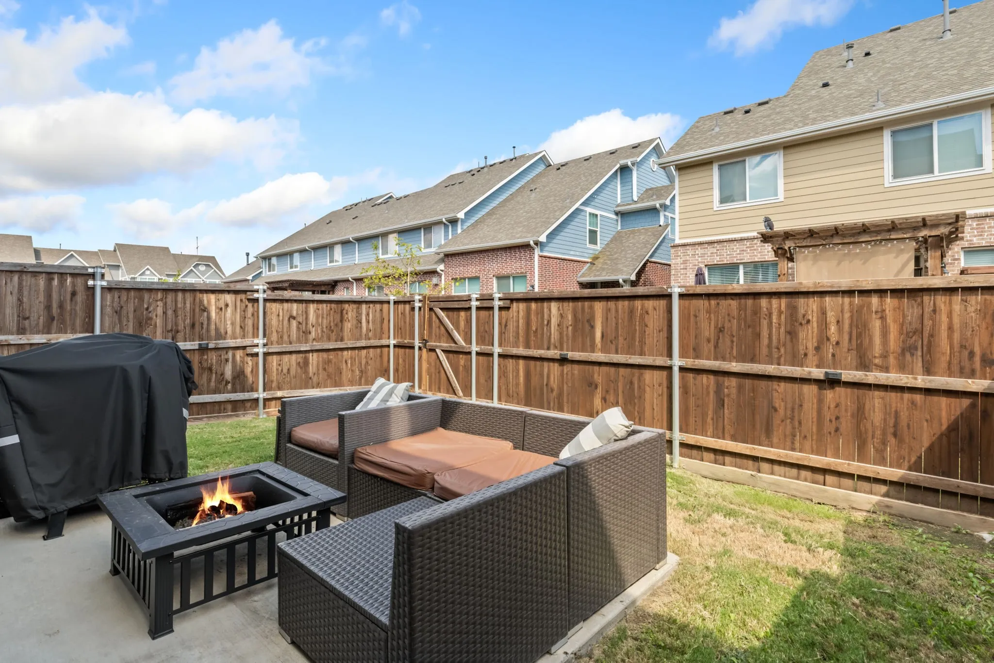 Single Family Residence For Sale in Collin County , 611 Emily Lane, Wylie, Texas 75098, 3 Bedroom, 3 Bathroom, 2 Garage spaces, 1,886 Sqft, built in 2021, mls#21388601, Real Estate Agent in Wylie, Homes For Sale in Collin county, Homes For Sale in Wylie, Realtor in Wylie Texas, Real Estate Brokerage Independent Realty Texas, Luminita Cordes Realtor