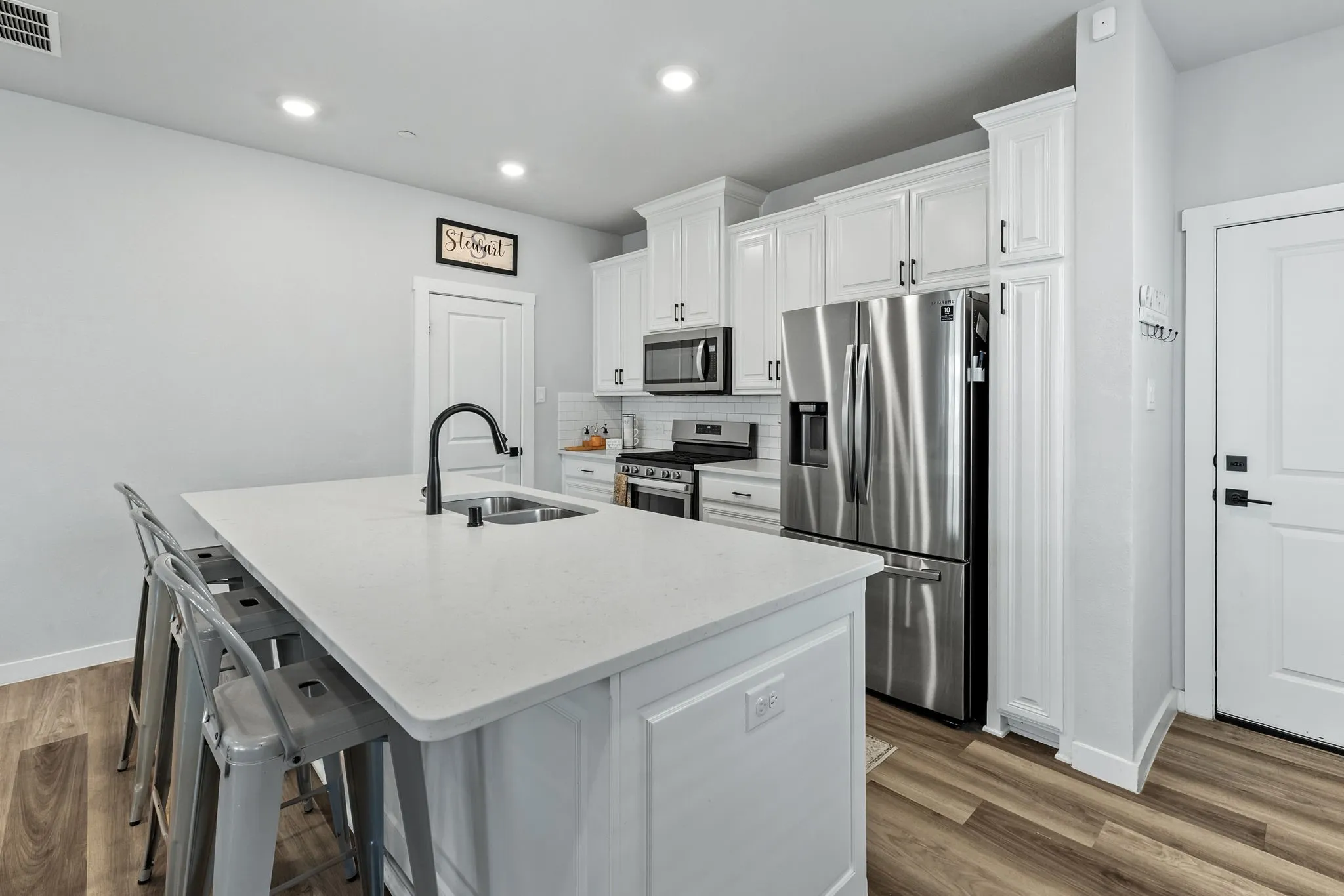 Single Family Residence For Sale in Collin County , 611 Emily Lane, Wylie, Texas 75098, 3 Bedroom, 3 Bathroom, 2 Garage spaces, 1,886 Sqft, built in 2021, mls#21388601, Real Estate Agent in Wylie, Homes For Sale in Collin county, Homes For Sale in Wylie, Realtor in Wylie Texas, Real Estate Brokerage Independent Realty Texas, Luminita Cordes Realtor