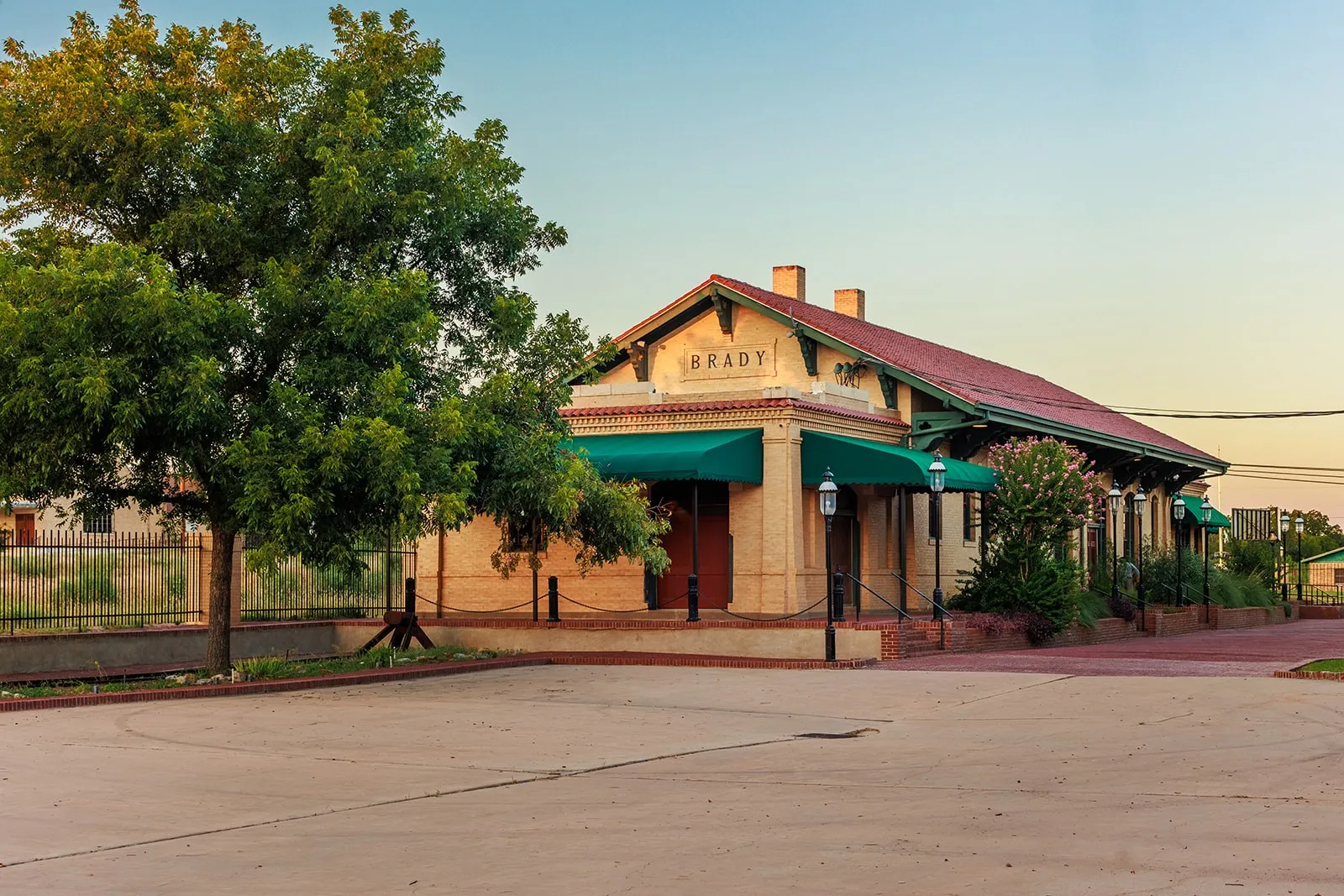 Business For Sale in Mc Culloch County , 505 N Bridge Street, Brady, Texas 76825, 0, 0, Garage spaces, 0 Sqft, built in 1910, mls#21356583, Real Estate Agent in Brady, Homes For Sale in Mc Culloch county, Homes For Sale in Brady, Realtor in Brady Texas, Real Estate Brokerage Independent Realty Texas, Luminita Cordes Realtor