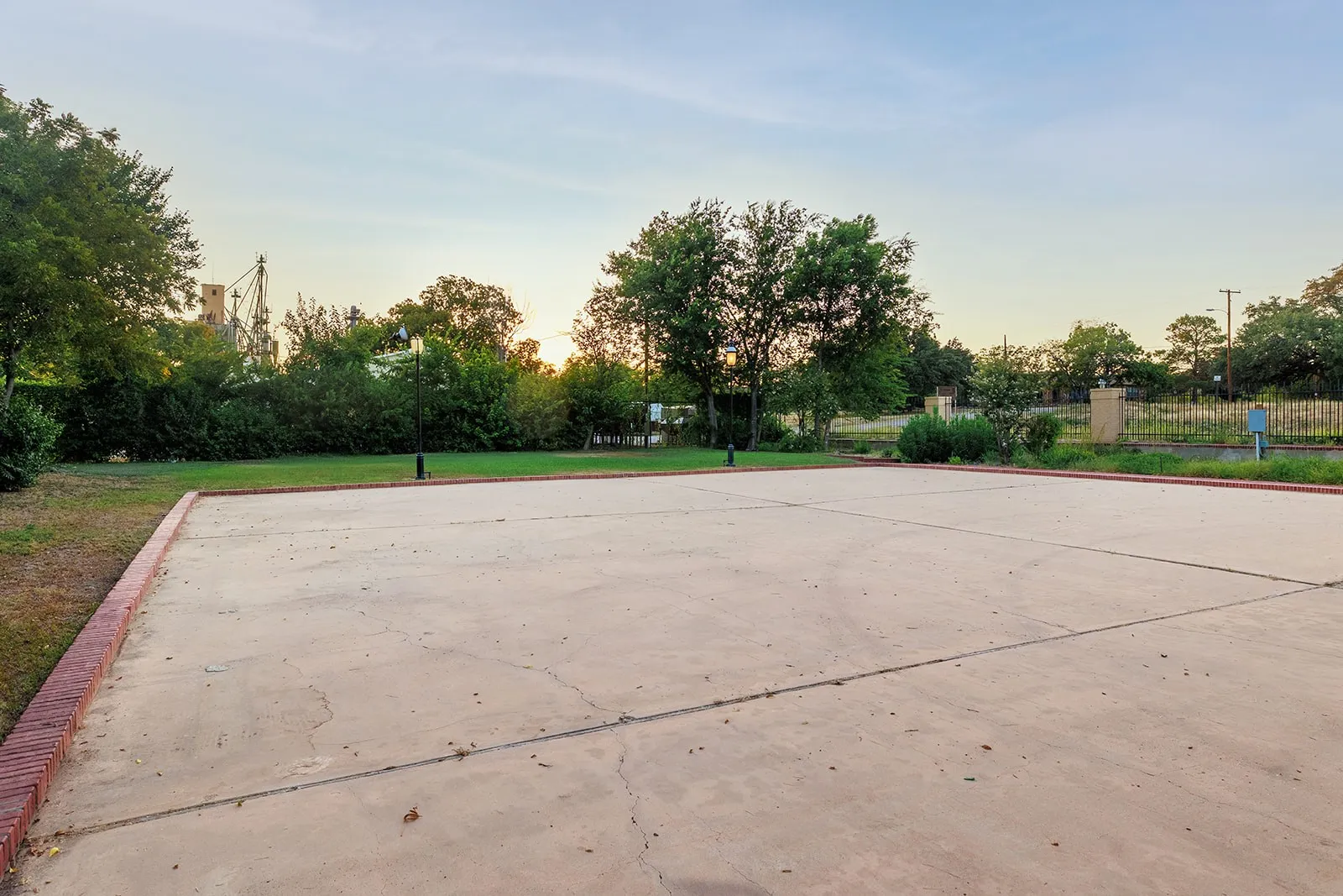 Business For Sale in Mc Culloch County , 505 N Bridge Street, Brady, Texas 76825, 0, 0, Garage spaces, 0 Sqft, built in 1910, mls#21356583, Real Estate Agent in Brady, Homes For Sale in Mc Culloch county, Homes For Sale in Brady, Realtor in Brady Texas, Real Estate Brokerage Independent Realty Texas, Luminita Cordes Realtor