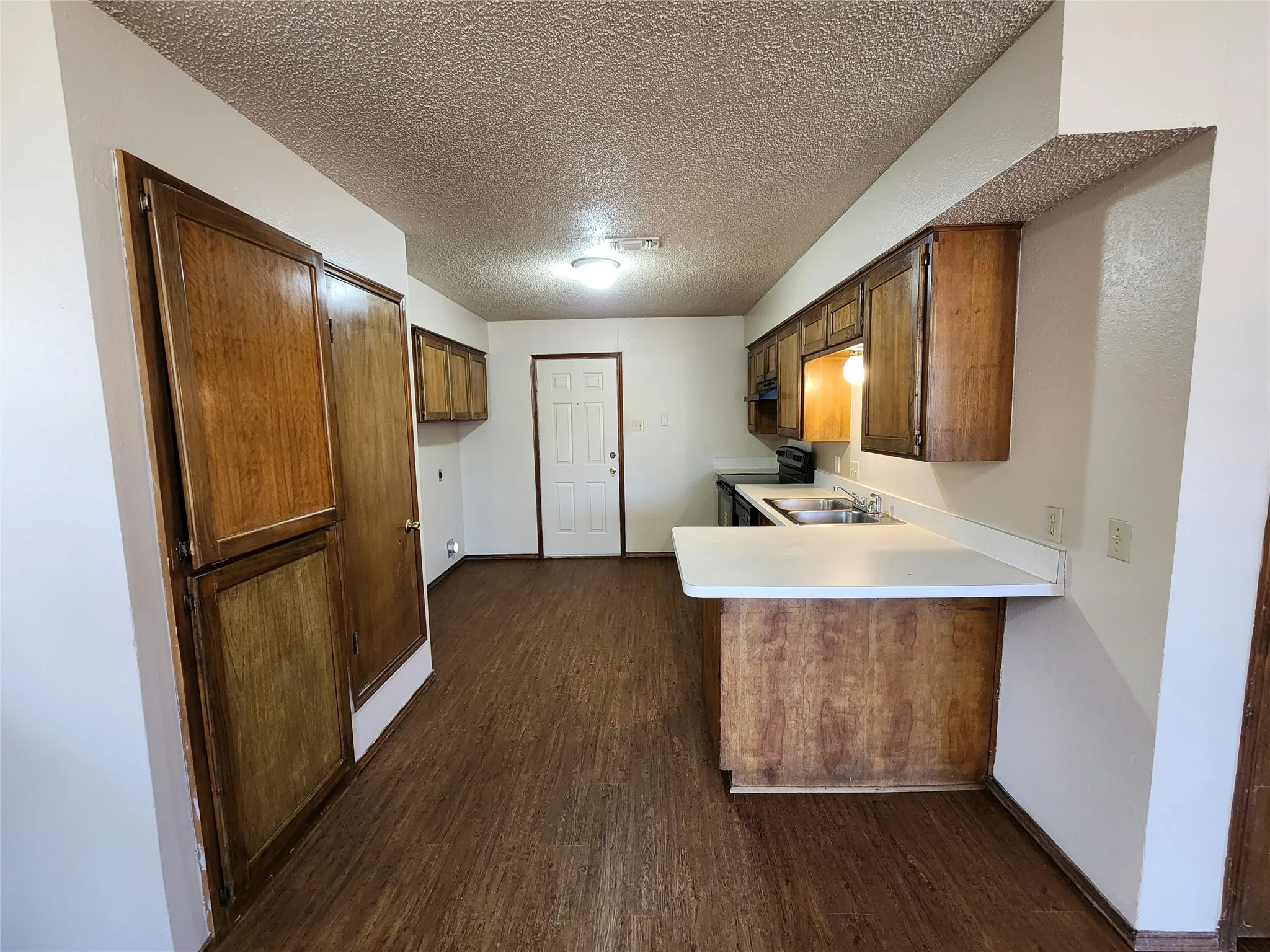 Duplex For Rent in Tarrant County , 3211 Eastridge Drive, Haltom City, Texas 76117, 2 Bedroom, 1 Bathroom, Garage spaces, 875 Sqft, built in 1987, mls#21388608, Real Estate Agent in Haltom City, Homes For Rent in Tarrant county, Homes For Rent in Haltom City, Realtor in Haltom City Texas, Real Estate Brokerage Independent Realty Texas, Luminita Cordes Realtor