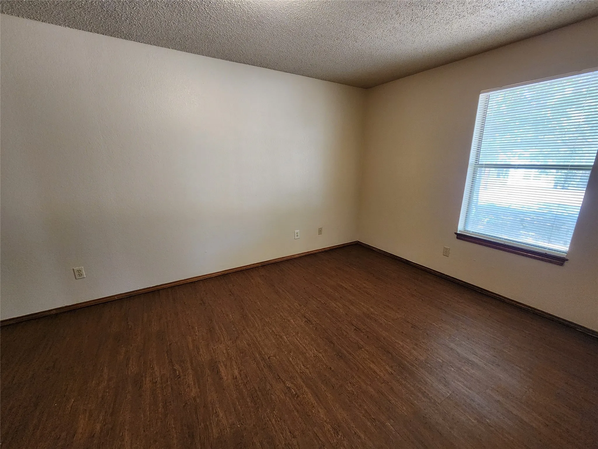 Duplex For Rent in Tarrant County , 3211 Eastridge Drive, Haltom City, Texas 76117, 2 Bedroom, 1 Bathroom, Garage spaces, 875 Sqft, built in 1987, mls#21388608, Real Estate Agent in Haltom City, Homes For Rent in Tarrant county, Homes For Rent in Haltom City, Realtor in Haltom City Texas, Real Estate Brokerage Independent Realty Texas, Luminita Cordes Realtor