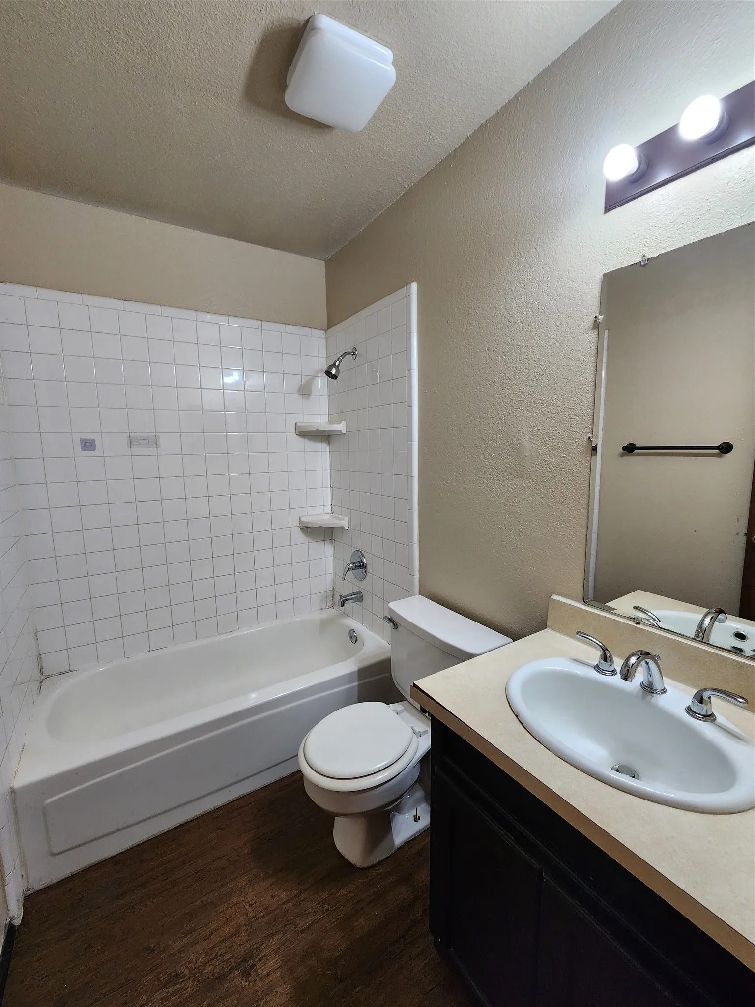 Duplex For Rent in Tarrant County , 3211 Eastridge Drive, Haltom City, Texas 76117, 2 Bedroom, 1 Bathroom, Garage spaces, 875 Sqft, built in 1987, mls#21388608, Real Estate Agent in Haltom City, Homes For Rent in Tarrant county, Homes For Rent in Haltom City, Realtor in Haltom City Texas, Real Estate Brokerage Independent Realty Texas, Luminita Cordes Realtor