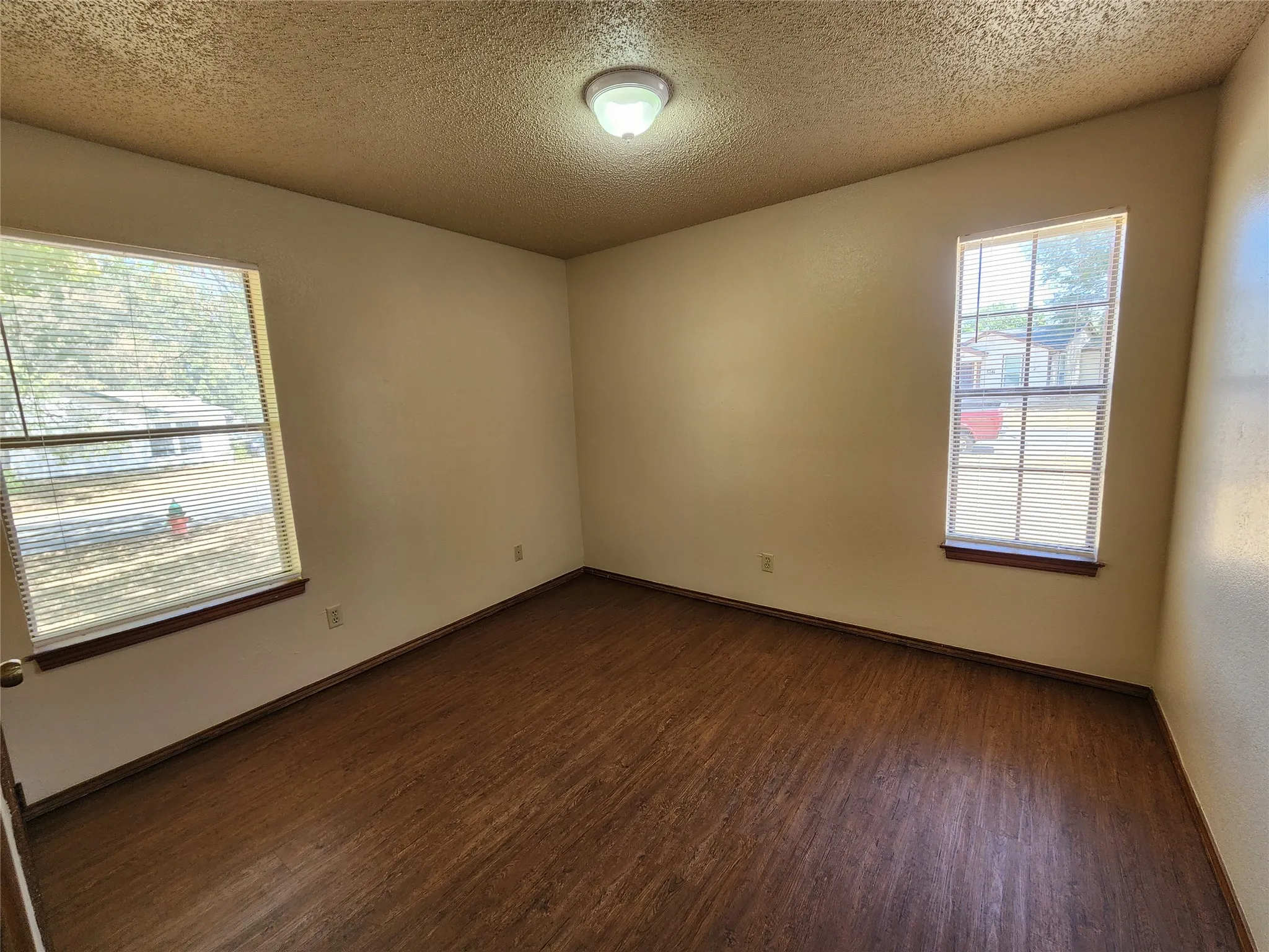 Duplex For Rent in Tarrant County , 3211 Eastridge Drive, Haltom City, Texas 76117, 2 Bedroom, 1 Bathroom, Garage spaces, 875 Sqft, built in 1987, mls#21388608, Real Estate Agent in Haltom City, Homes For Rent in Tarrant county, Homes For Rent in Haltom City, Realtor in Haltom City Texas, Real Estate Brokerage Independent Realty Texas, Luminita Cordes Realtor