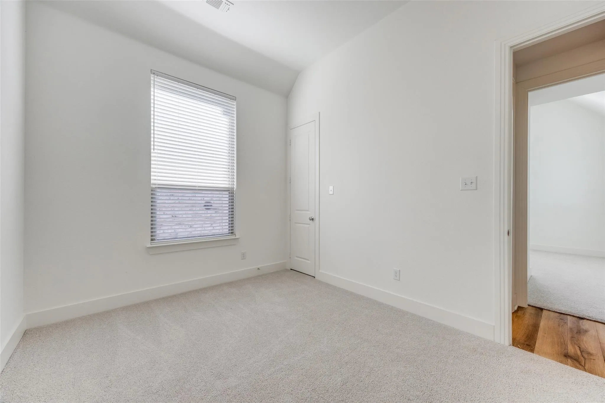 Single Family Residence For Rent in Grayson County , 1221 Beach Boulevard, Sherman, Texas 75090, 4 Bedroom, 3 Bathroom, 2 Garage spaces, 2,280 Sqft, built in 2022, mls#21388563, Real Estate Agent in Sherman, Homes For Rent in Grayson county, Homes For Rent in Sherman, Realtor in Sherman Texas, Real Estate Brokerage Independent Realty Texas, Luminita Cordes Realtor