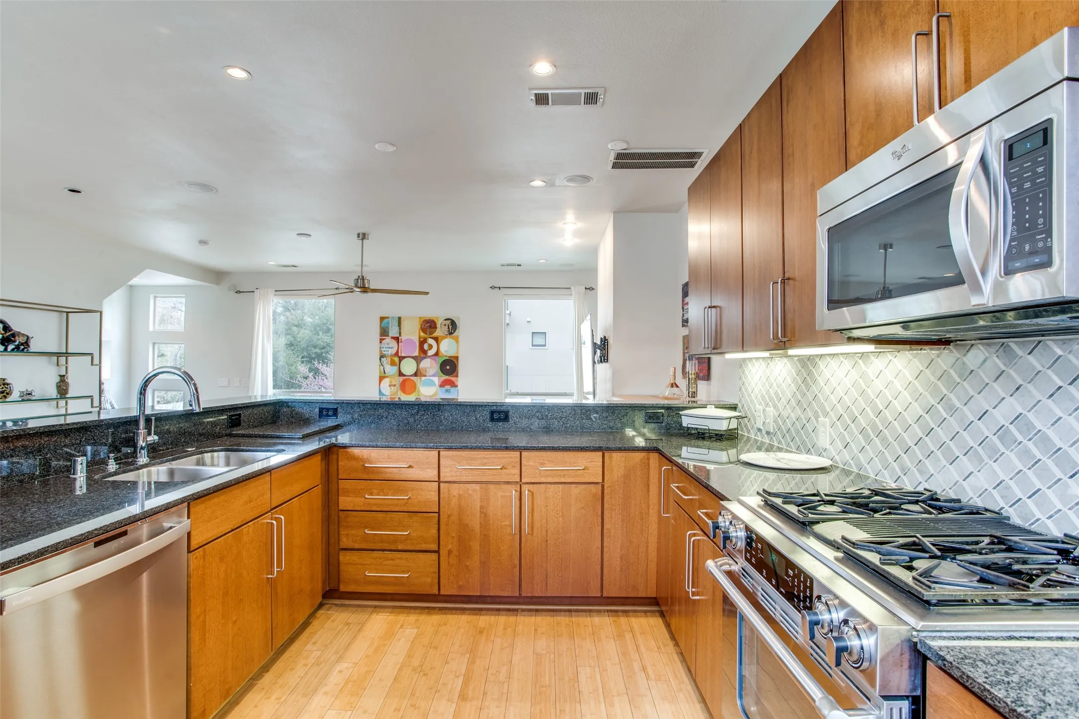 Condominium For Rent in Dallas County , 4010 Gilbert Avenue A, Dallas, Texas 75219, 2 Bedroom, 3 Bathroom, 2 Garage spaces, 1,734 Sqft, built in 2005, mls#21388583, Real Estate Agent in Dallas, Homes For Rent in Dallas county, Homes For Rent in Dallas, Realtor in Dallas Texas, Real Estate Brokerage Independent Realty Texas, Luminita Cordes Realtor
