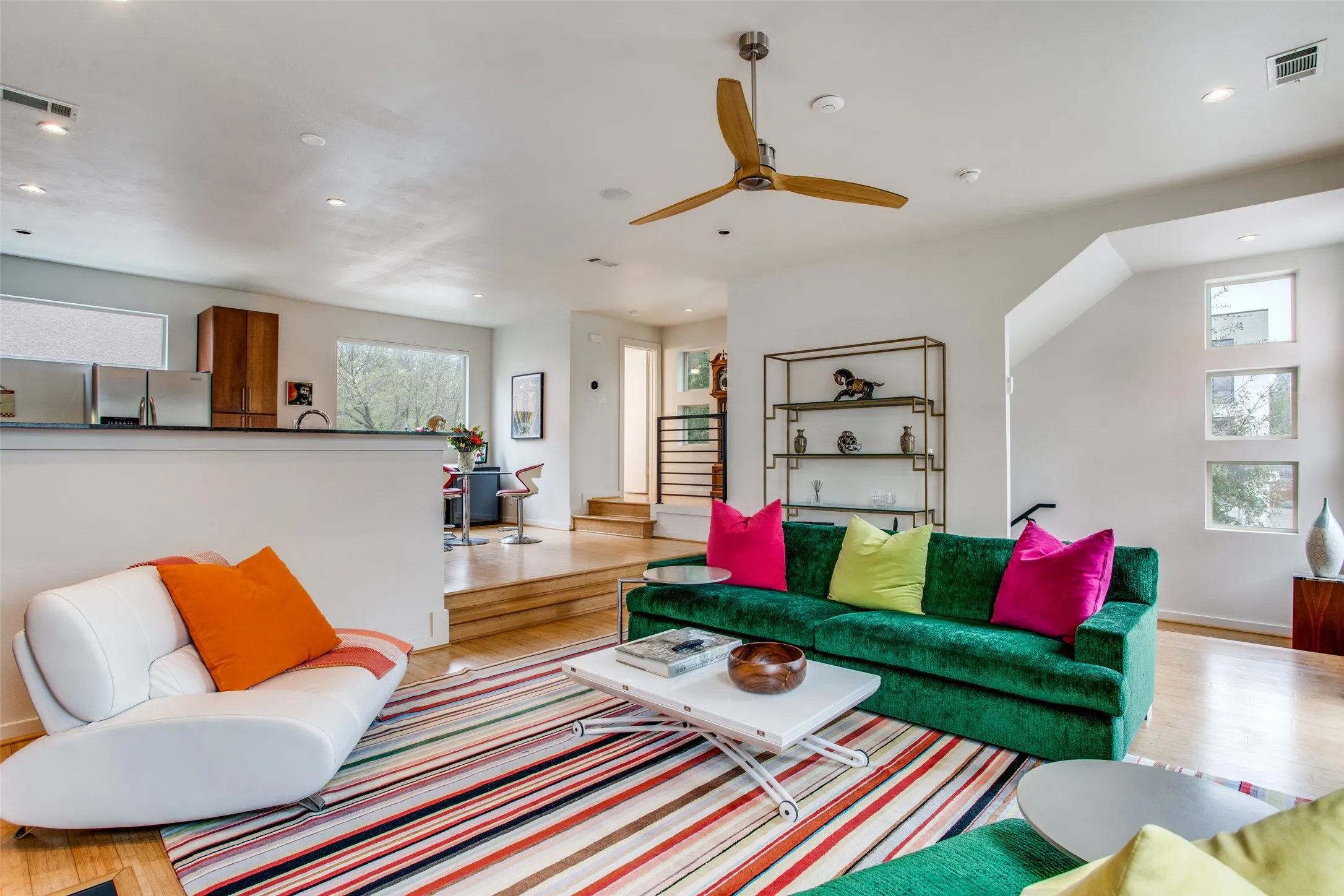 Condominium For Rent in Dallas County , 4010 Gilbert Avenue A, Dallas, Texas 75219, 2 Bedroom, 3 Bathroom, 2 Garage spaces, 1,734 Sqft, built in 2005, mls#21388583, Real Estate Agent in Dallas, Homes For Rent in Dallas county, Homes For Rent in Dallas, Realtor in Dallas Texas, Real Estate Brokerage Independent Realty Texas, Luminita Cordes Realtor