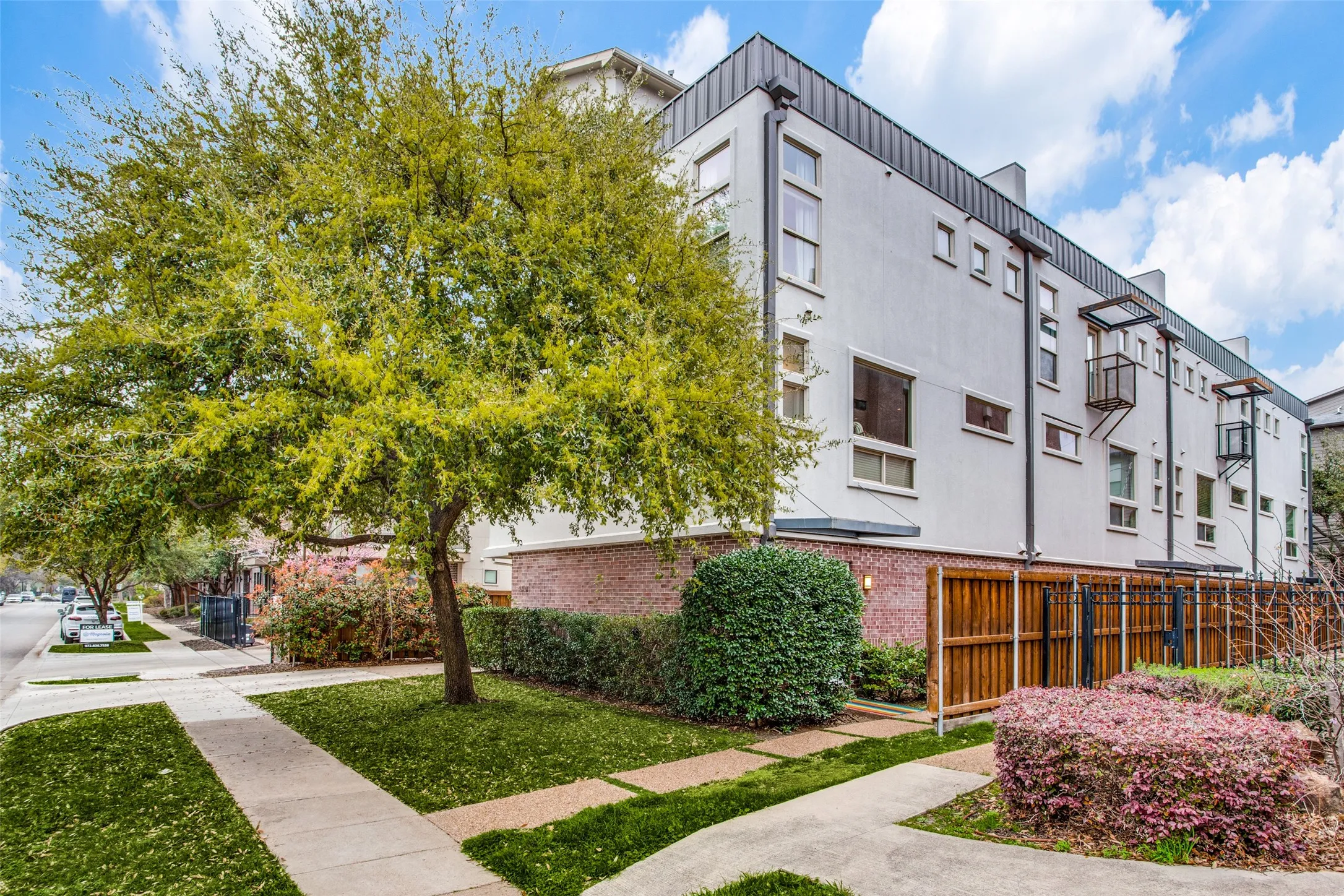 Condominium For Rent in Dallas County , 4010 Gilbert Avenue A, Dallas, Texas 75219, 2 Bedroom, 3 Bathroom, 2 Garage spaces, 1,734 Sqft, built in 2005, mls#21388583, Real Estate Agent in Dallas, Homes For Rent in Dallas county, Homes For Rent in Dallas, Realtor in Dallas Texas, Real Estate Brokerage Independent Realty Texas, Luminita Cordes Realtor