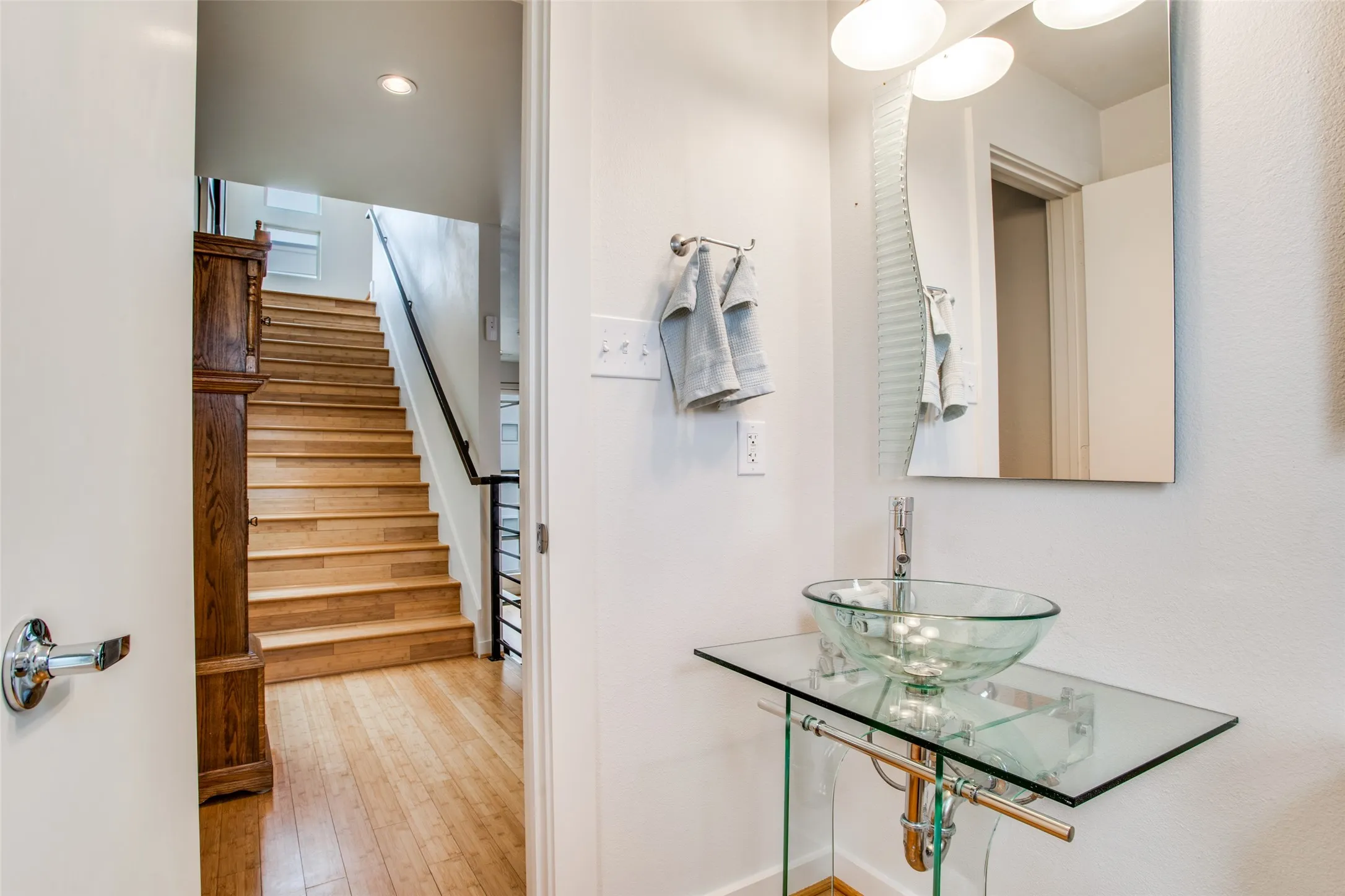Condominium For Rent in Dallas County , 4010 Gilbert Avenue A, Dallas, Texas 75219, 2 Bedroom, 3 Bathroom, 2 Garage spaces, 1,734 Sqft, built in 2005, mls#21388583, Real Estate Agent in Dallas, Homes For Rent in Dallas county, Homes For Rent in Dallas, Realtor in Dallas Texas, Real Estate Brokerage Independent Realty Texas, Luminita Cordes Realtor