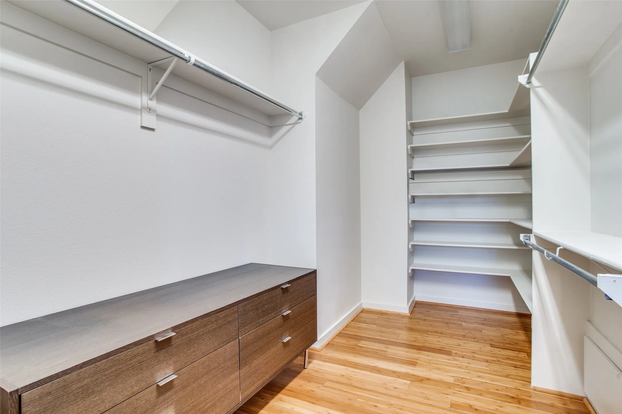 Condominium For Rent in Dallas County , 4010 Gilbert Avenue A, Dallas, Texas 75219, 2 Bedroom, 3 Bathroom, 2 Garage spaces, 1,734 Sqft, built in 2005, mls#21388583, Real Estate Agent in Dallas, Homes For Rent in Dallas county, Homes For Rent in Dallas, Realtor in Dallas Texas, Real Estate Brokerage Independent Realty Texas, Luminita Cordes Realtor
