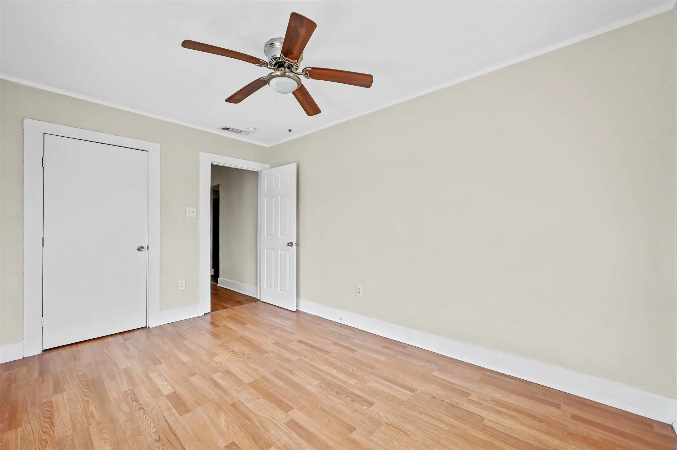 Quadruplex For Sale in Tarrant County , 1016 E Arlington Avenue, Fort Worth, Texas 76104, 2 Bedroom, 1 Bathroom, Garage spaces, 0 Sqft, built in 1930, mls#21388549, Real Estate Agent in Fort Worth, Homes For Sale in Tarrant county, Homes For Sale in Fort Worth, Realtor in Fort Worth Texas, Real Estate Brokerage Independent Realty Texas, Luminita Cordes Realtor