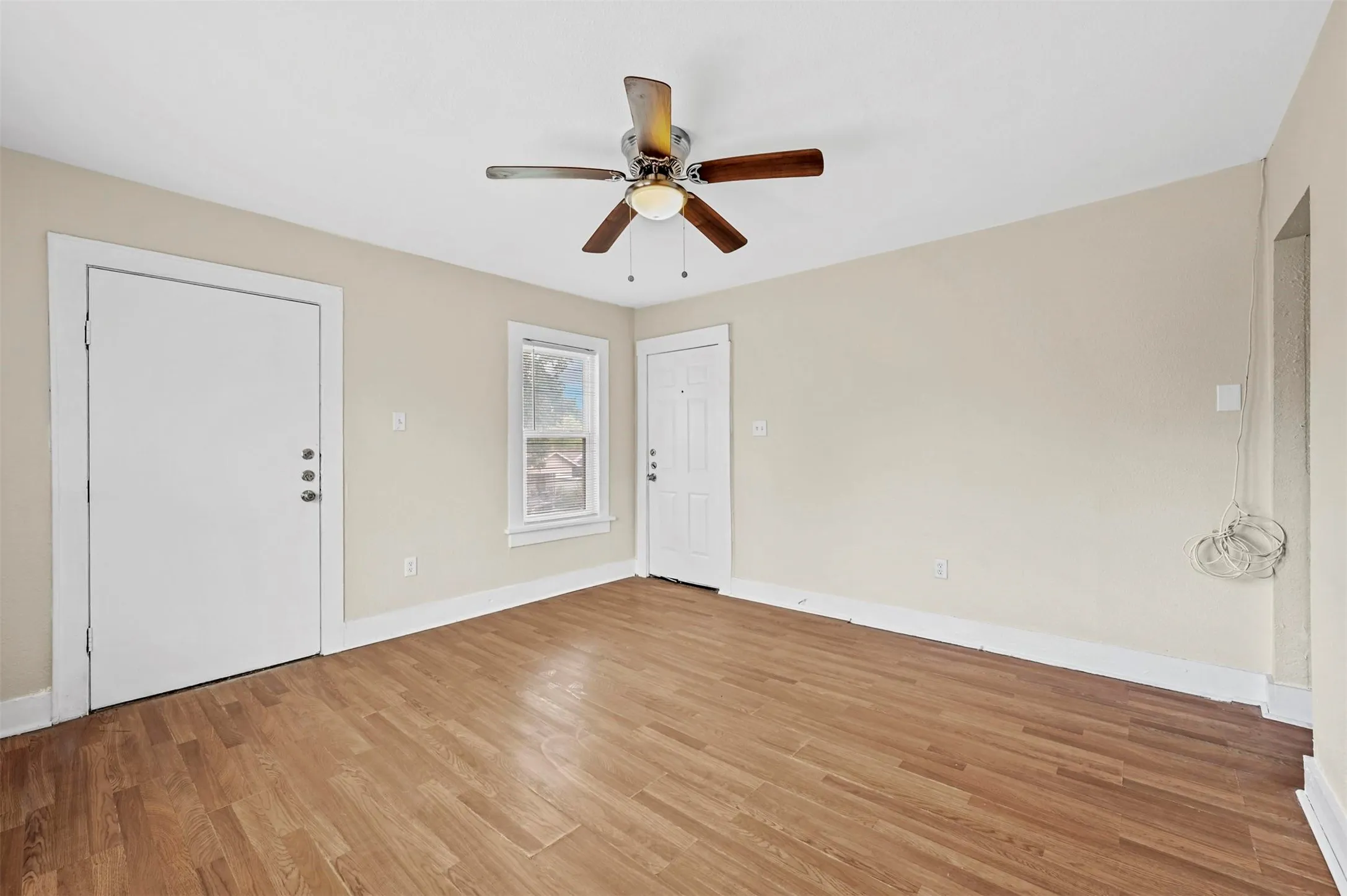Quadruplex For Sale in Tarrant County , 1016 E Arlington Avenue, Fort Worth, Texas 76104, 2 Bedroom, 1 Bathroom, Garage spaces, 0 Sqft, built in 1930, mls#21388549, Real Estate Agent in Fort Worth, Homes For Sale in Tarrant county, Homes For Sale in Fort Worth, Realtor in Fort Worth Texas, Real Estate Brokerage Independent Realty Texas, Luminita Cordes Realtor