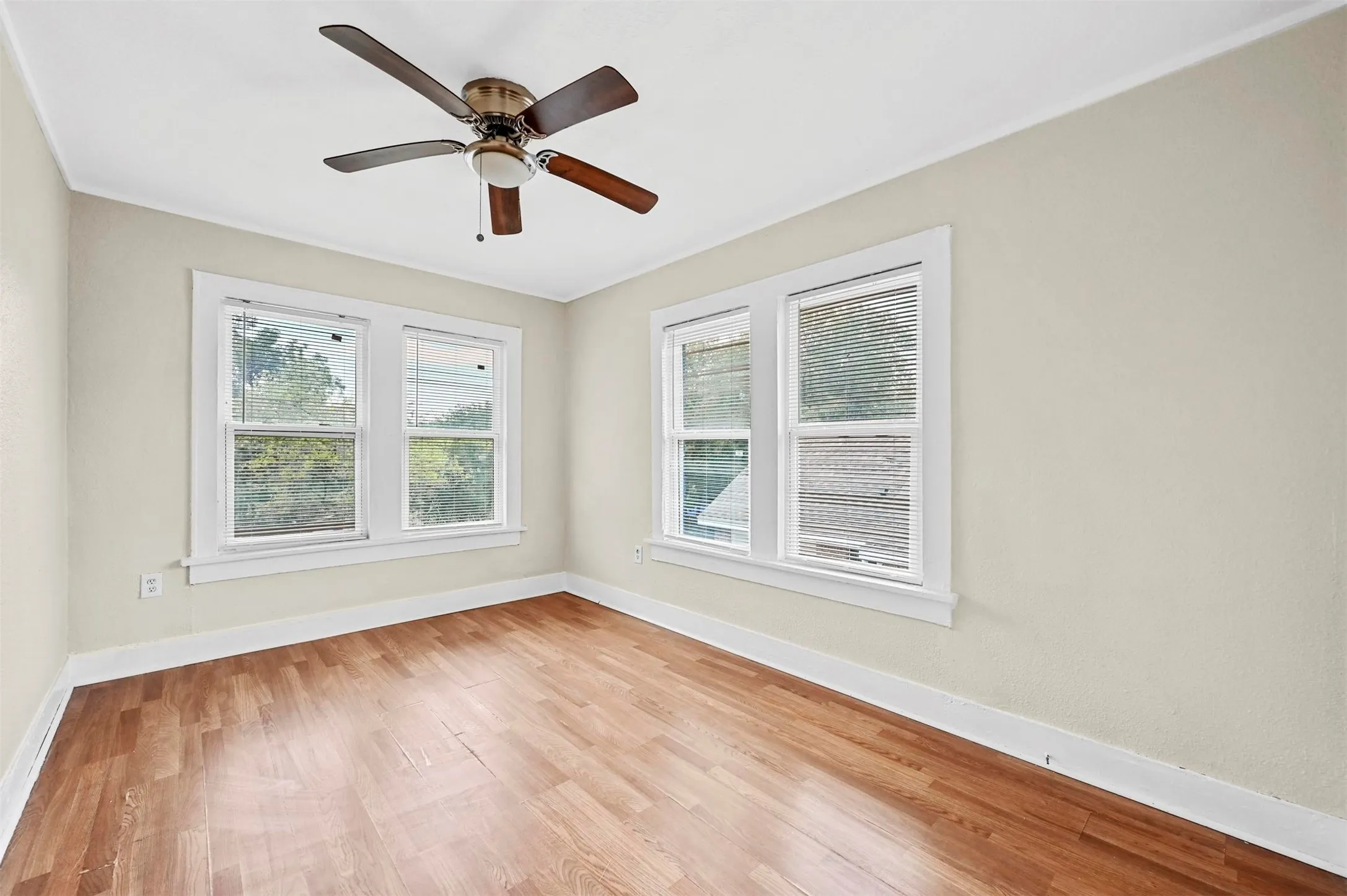 Quadruplex For Sale in Tarrant County , 1016 E Arlington Avenue, Fort Worth, Texas 76104, 2 Bedroom, 1 Bathroom, Garage spaces, 0 Sqft, built in 1930, mls#21388549, Real Estate Agent in Fort Worth, Homes For Sale in Tarrant county, Homes For Sale in Fort Worth, Realtor in Fort Worth Texas, Real Estate Brokerage Independent Realty Texas, Luminita Cordes Realtor