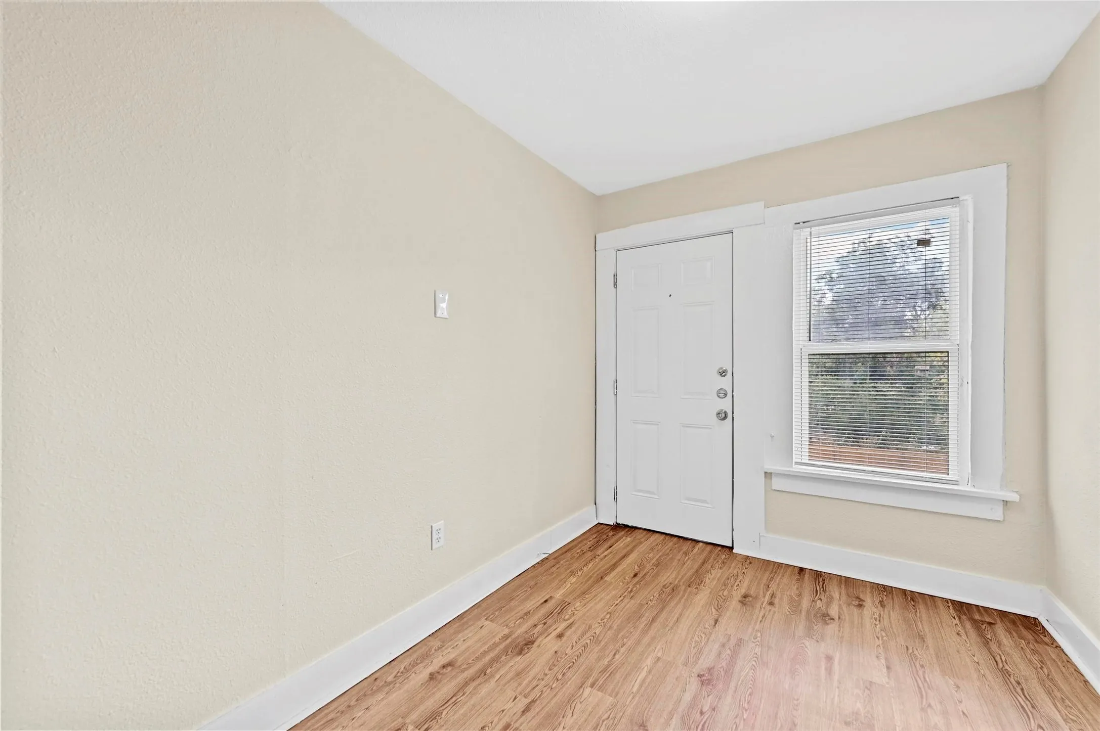 Quadruplex For Sale in Tarrant County , 1016 E Arlington Avenue, Fort Worth, Texas 76104, 2 Bedroom, 1 Bathroom, Garage spaces, 0 Sqft, built in 1930, mls#21388549, Real Estate Agent in Fort Worth, Homes For Sale in Tarrant county, Homes For Sale in Fort Worth, Realtor in Fort Worth Texas, Real Estate Brokerage Independent Realty Texas, Luminita Cordes Realtor