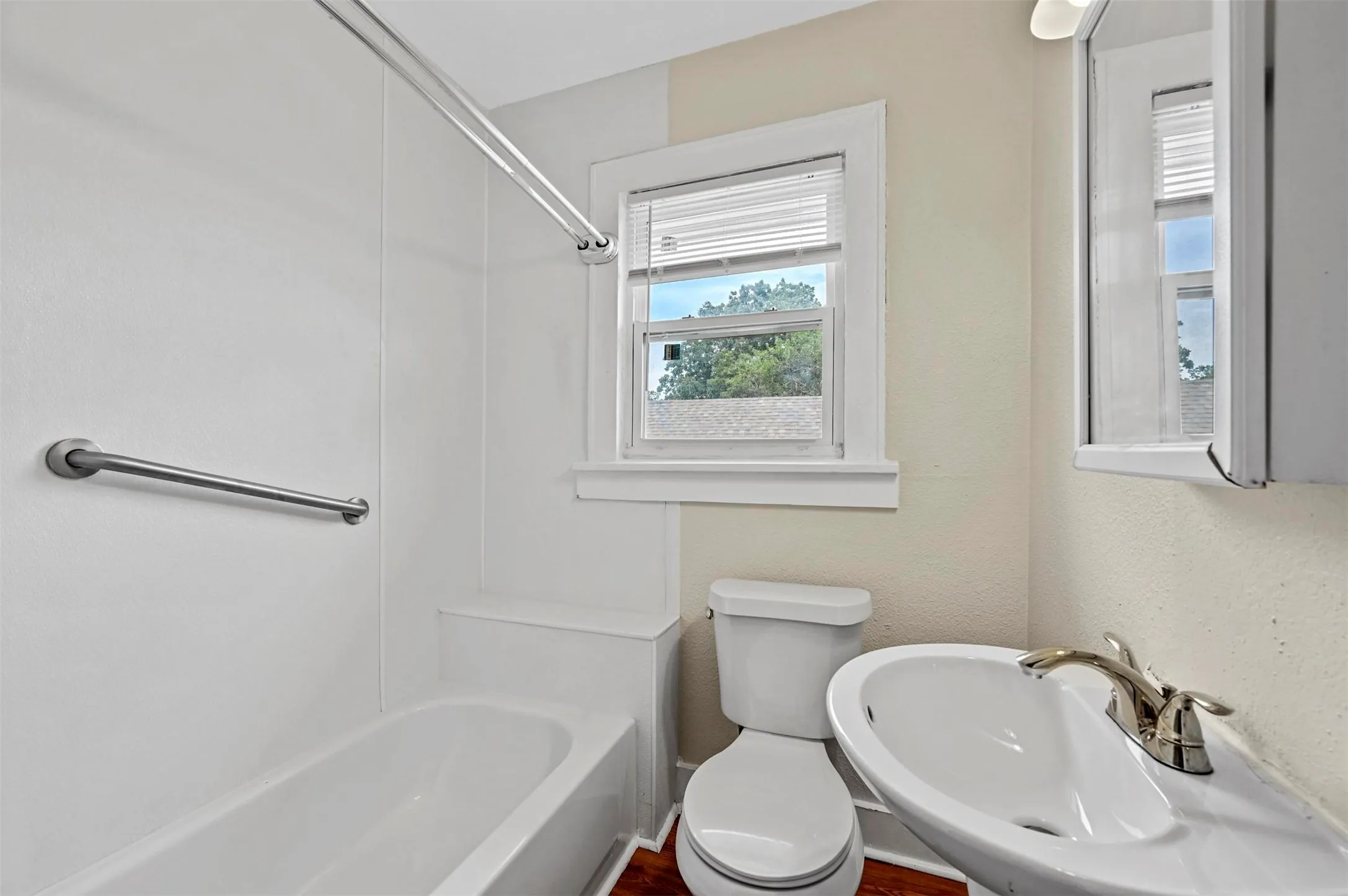Quadruplex For Sale in Tarrant County , 1016 E Arlington Avenue, Fort Worth, Texas 76104, 2 Bedroom, 1 Bathroom, Garage spaces, 0 Sqft, built in 1930, mls#21388549, Real Estate Agent in Fort Worth, Homes For Sale in Tarrant county, Homes For Sale in Fort Worth, Realtor in Fort Worth Texas, Real Estate Brokerage Independent Realty Texas, Luminita Cordes Realtor