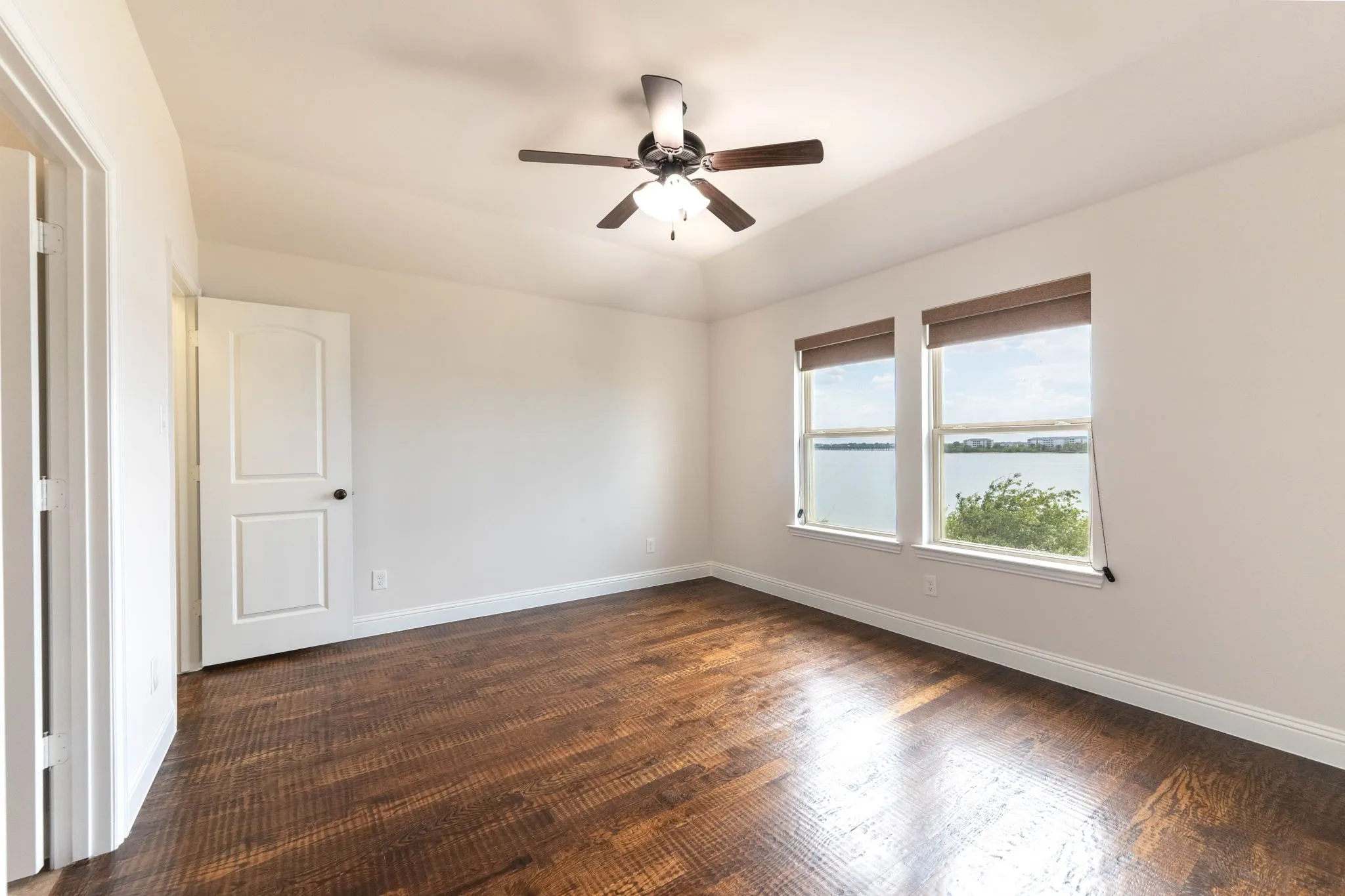 Single Family Residence For Rent in Dallas County , 2313 Windjammer Way, Rowlett, Texas 75088, 4 Bedroom, 5 Bathroom, 2 Garage spaces, 3,253 Sqft, built in 2016, mls#21386222, Real Estate Agent in Rowlett, Homes For Rent in Dallas county, Homes For Rent in Rowlett, Realtor in Rowlett Texas, Real Estate Brokerage Independent Realty Texas, Luminita Cordes Realtor