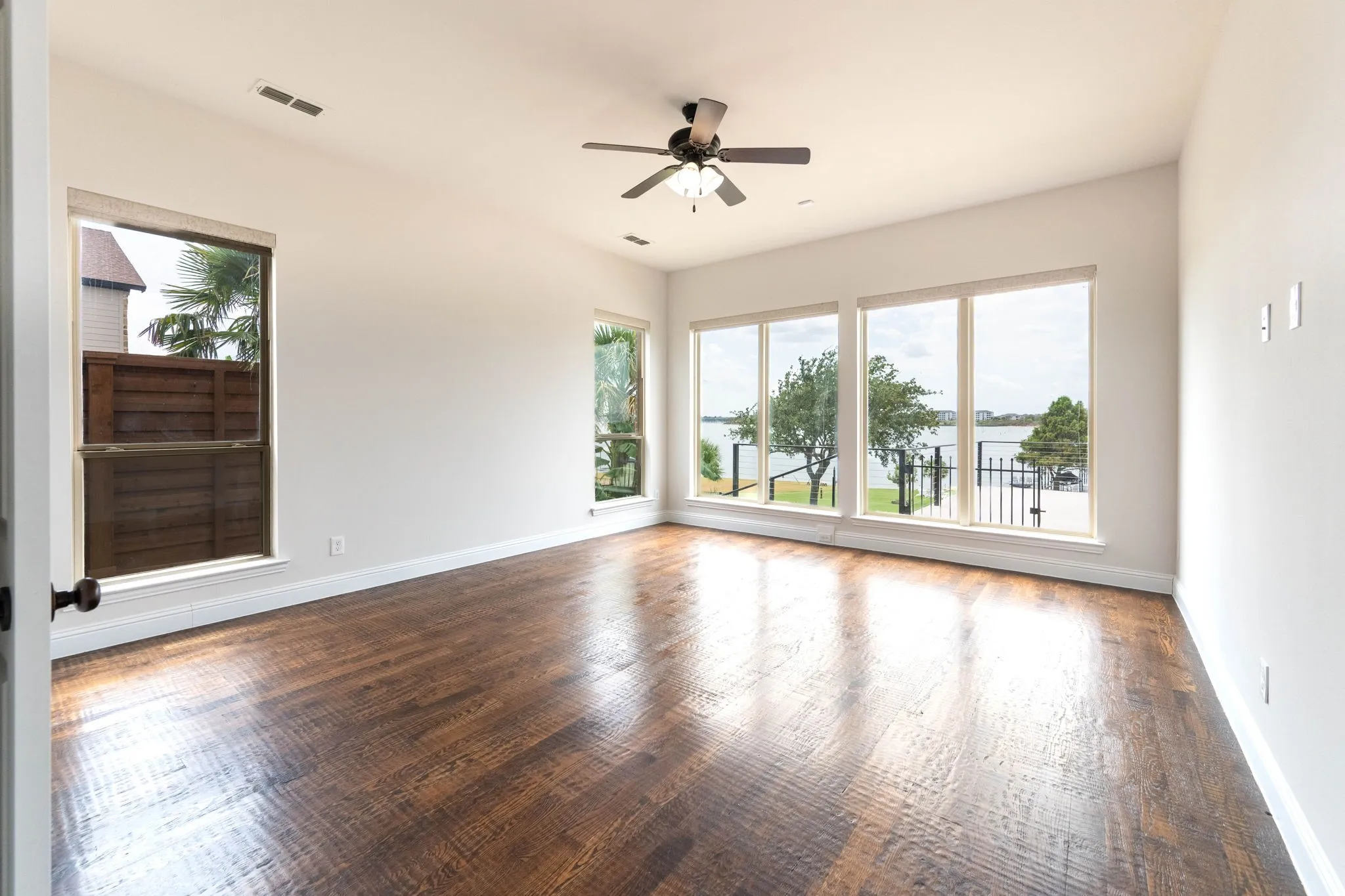 Single Family Residence For Rent in Dallas County , 2313 Windjammer Way, Rowlett, Texas 75088, 4 Bedroom, 5 Bathroom, 2 Garage spaces, 3,253 Sqft, built in 2016, mls#21386222, Real Estate Agent in Rowlett, Homes For Rent in Dallas county, Homes For Rent in Rowlett, Realtor in Rowlett Texas, Real Estate Brokerage Independent Realty Texas, Luminita Cordes Realtor