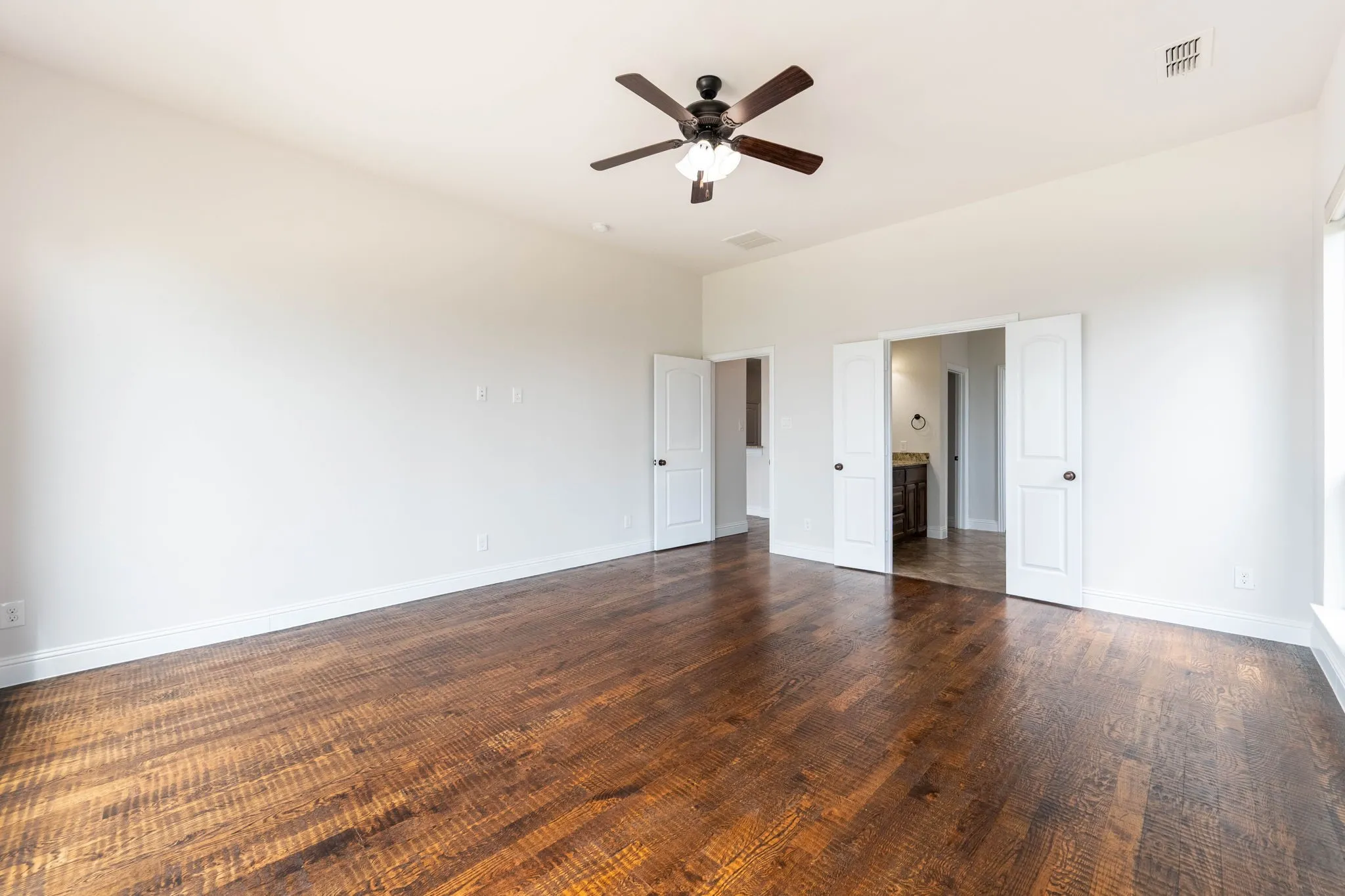 Single Family Residence For Rent in Dallas County , 2313 Windjammer Way, Rowlett, Texas 75088, 4 Bedroom, 5 Bathroom, 2 Garage spaces, 3,253 Sqft, built in 2016, mls#21386222, Real Estate Agent in Rowlett, Homes For Rent in Dallas county, Homes For Rent in Rowlett, Realtor in Rowlett Texas, Real Estate Brokerage Independent Realty Texas, Luminita Cordes Realtor
