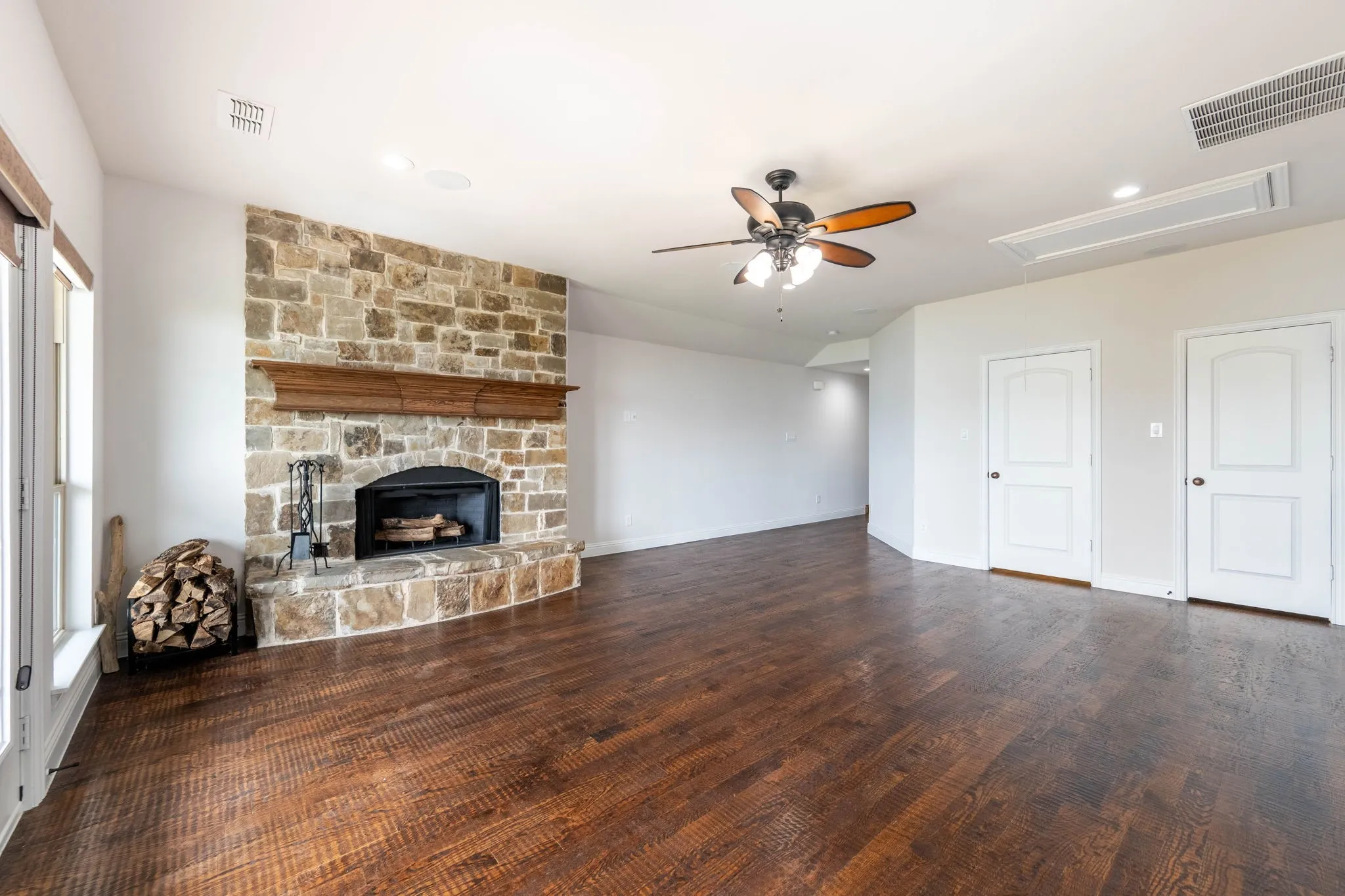 Single Family Residence For Rent in Dallas County , 2313 Windjammer Way, Rowlett, Texas 75088, 4 Bedroom, 5 Bathroom, 2 Garage spaces, 3,253 Sqft, built in 2016, mls#21386222, Real Estate Agent in Rowlett, Homes For Rent in Dallas county, Homes For Rent in Rowlett, Realtor in Rowlett Texas, Real Estate Brokerage Independent Realty Texas, Luminita Cordes Realtor