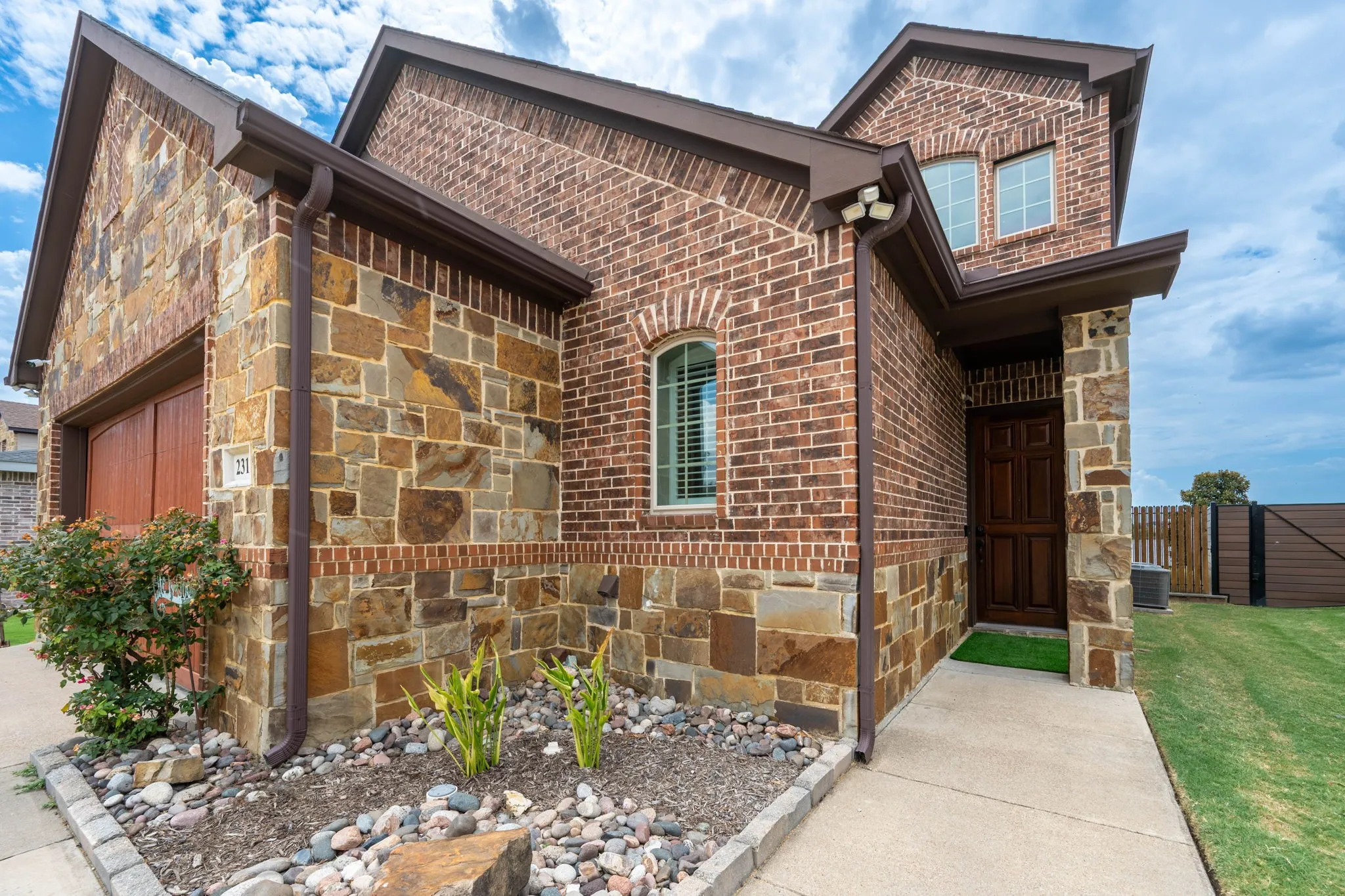 Single Family Residence For Rent in Dallas County , 2313 Windjammer Way, Rowlett, Texas 75088, 4 Bedroom, 5 Bathroom, 2 Garage spaces, 3,253 Sqft, built in 2016, mls#21386222, Real Estate Agent in Rowlett, Homes For Rent in Dallas county, Homes For Rent in Rowlett, Realtor in Rowlett Texas, Real Estate Brokerage Independent Realty Texas, Luminita Cordes Realtor